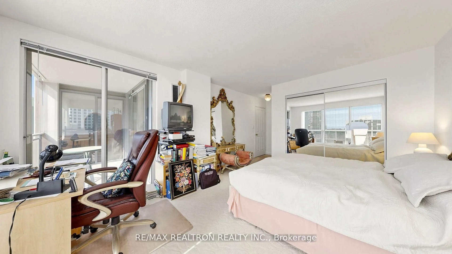 18 Hollywood Avenue #1707
