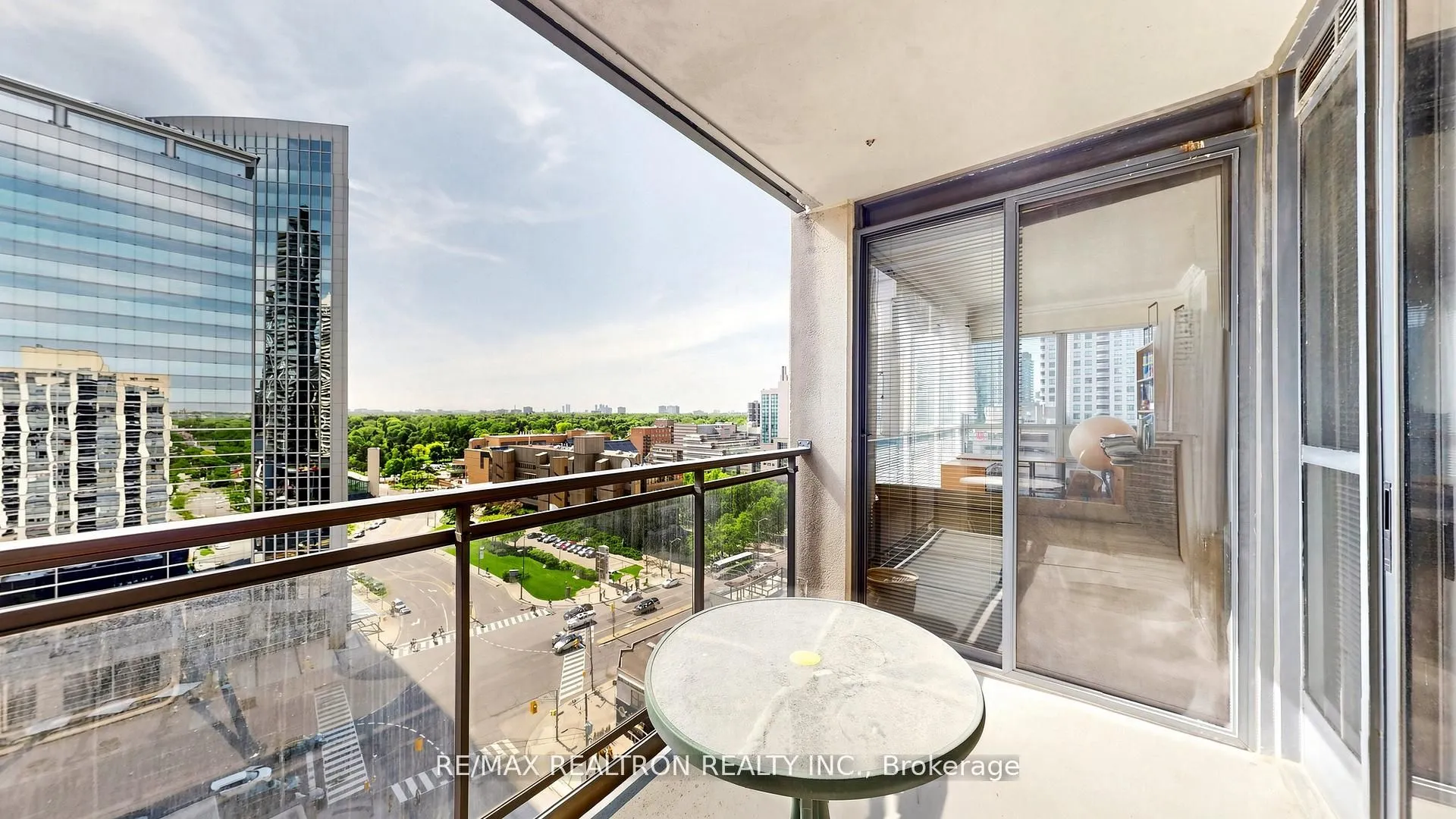 18 Hollywood Avenue #1707