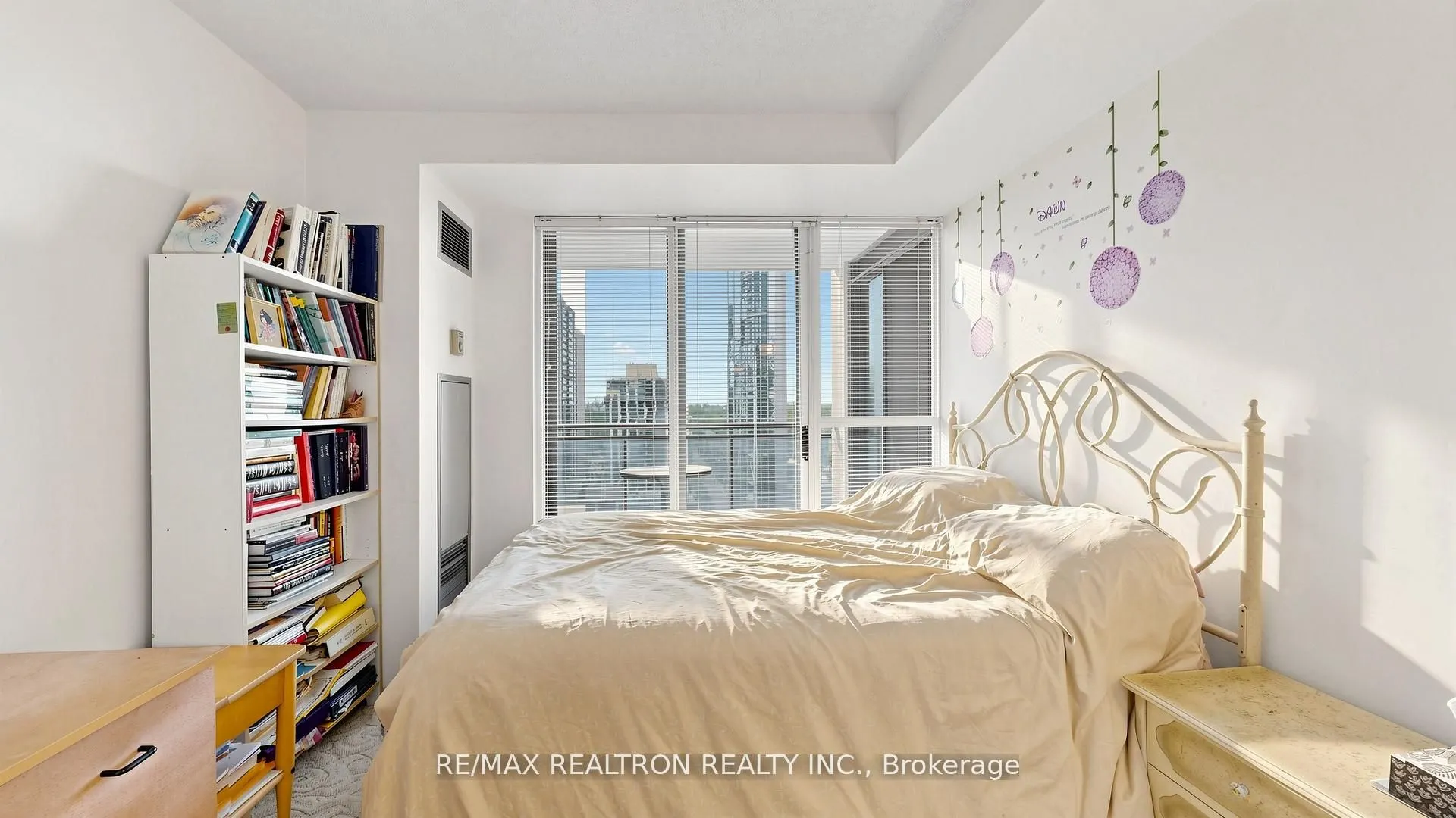 18 Hollywood Avenue #1707