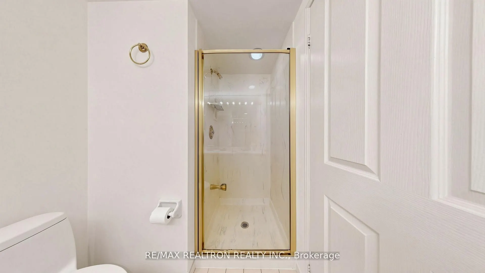 18 Hollywood Avenue #1707