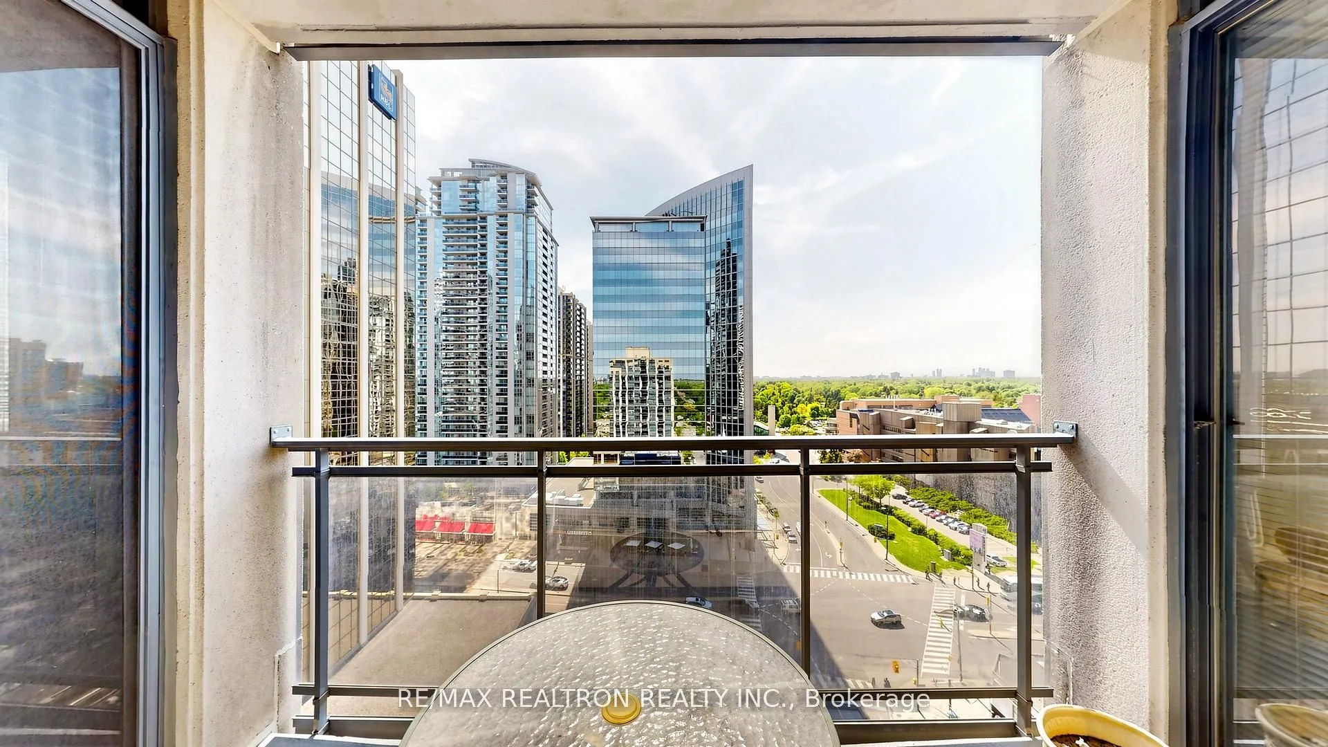 18 Hollywood Avenue #1707