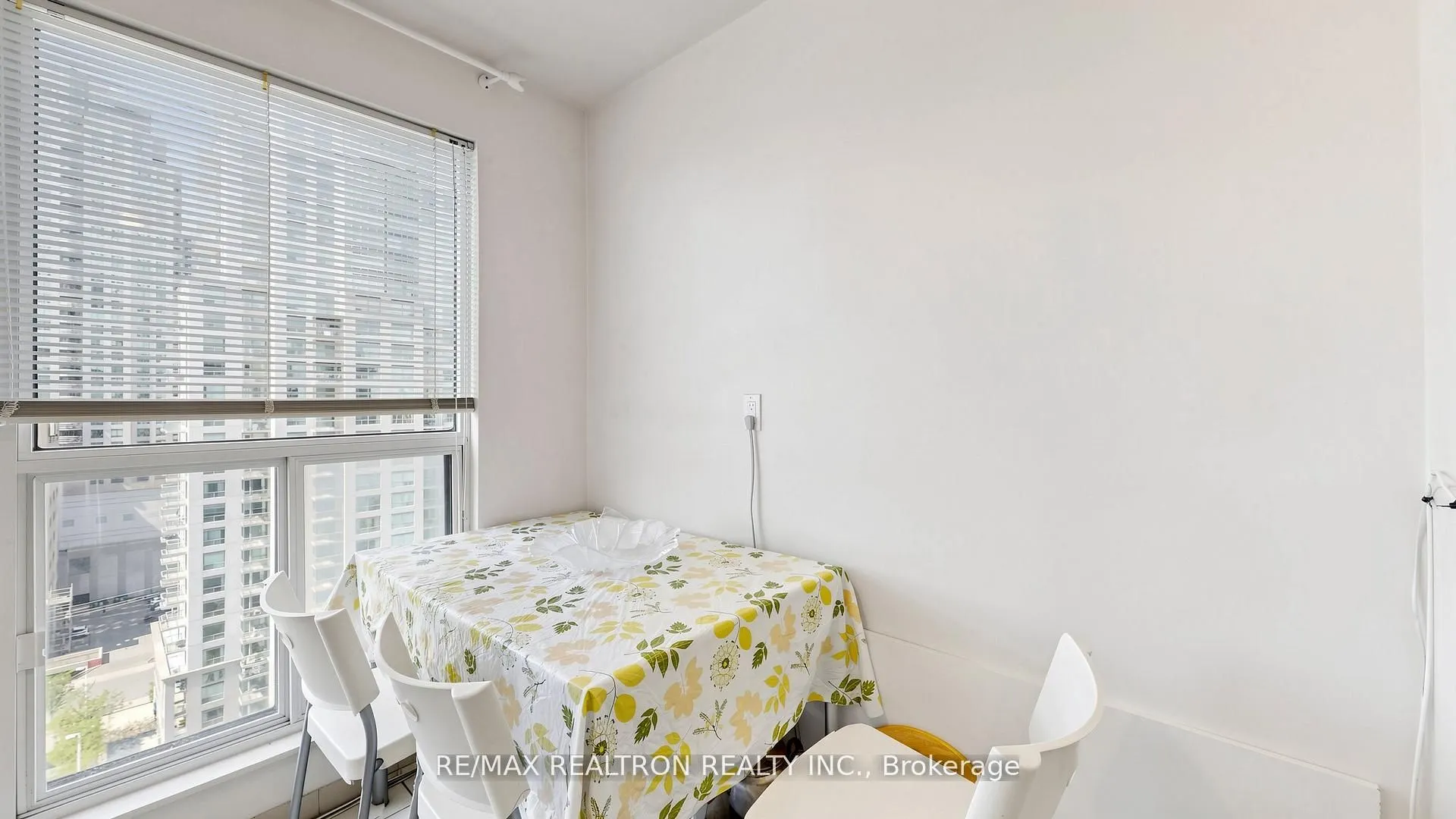 18 Hollywood Avenue #1707