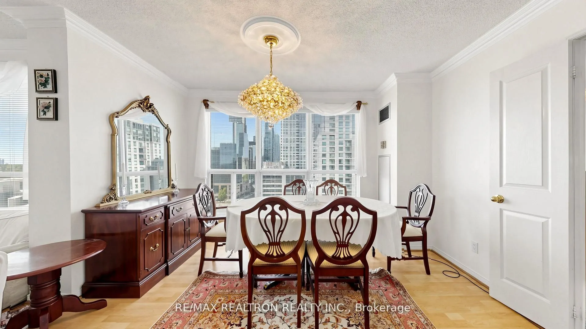 18 Hollywood Avenue #1707