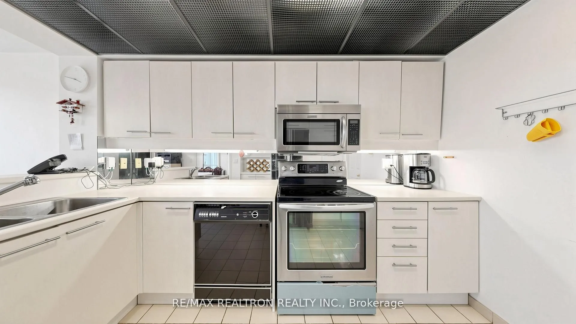 18 Hollywood Avenue #1707