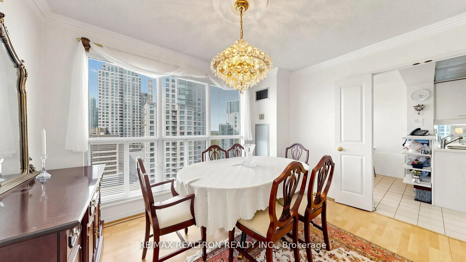 18 Hollywood Avenue #1707