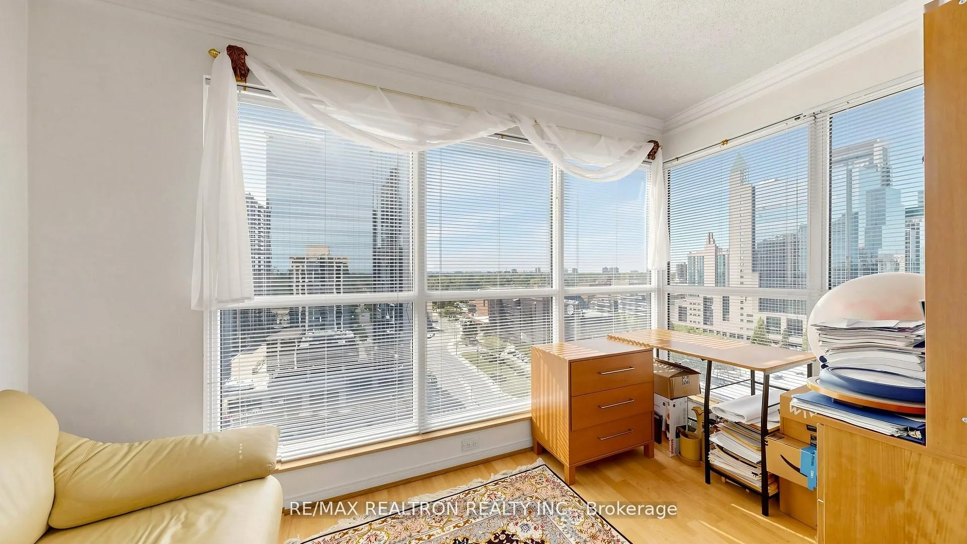 18 Hollywood Avenue #1707