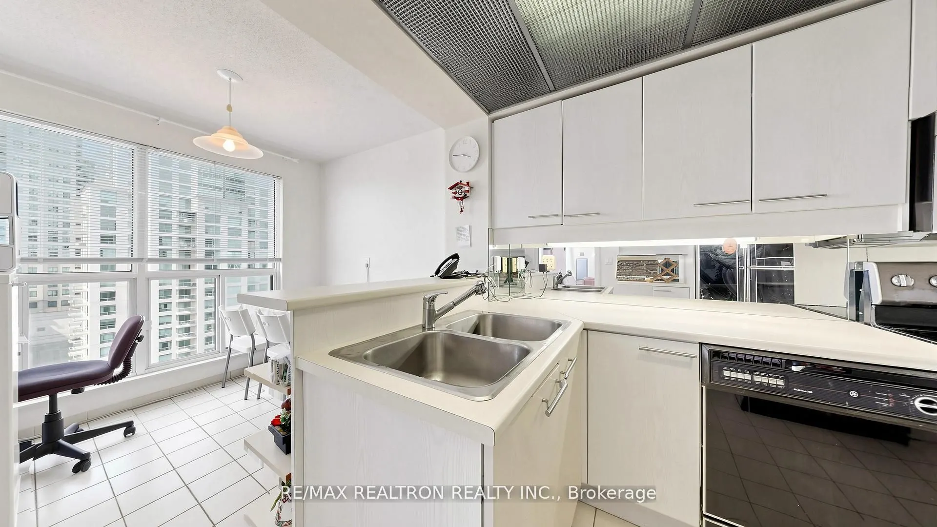 18 Hollywood Avenue #1707