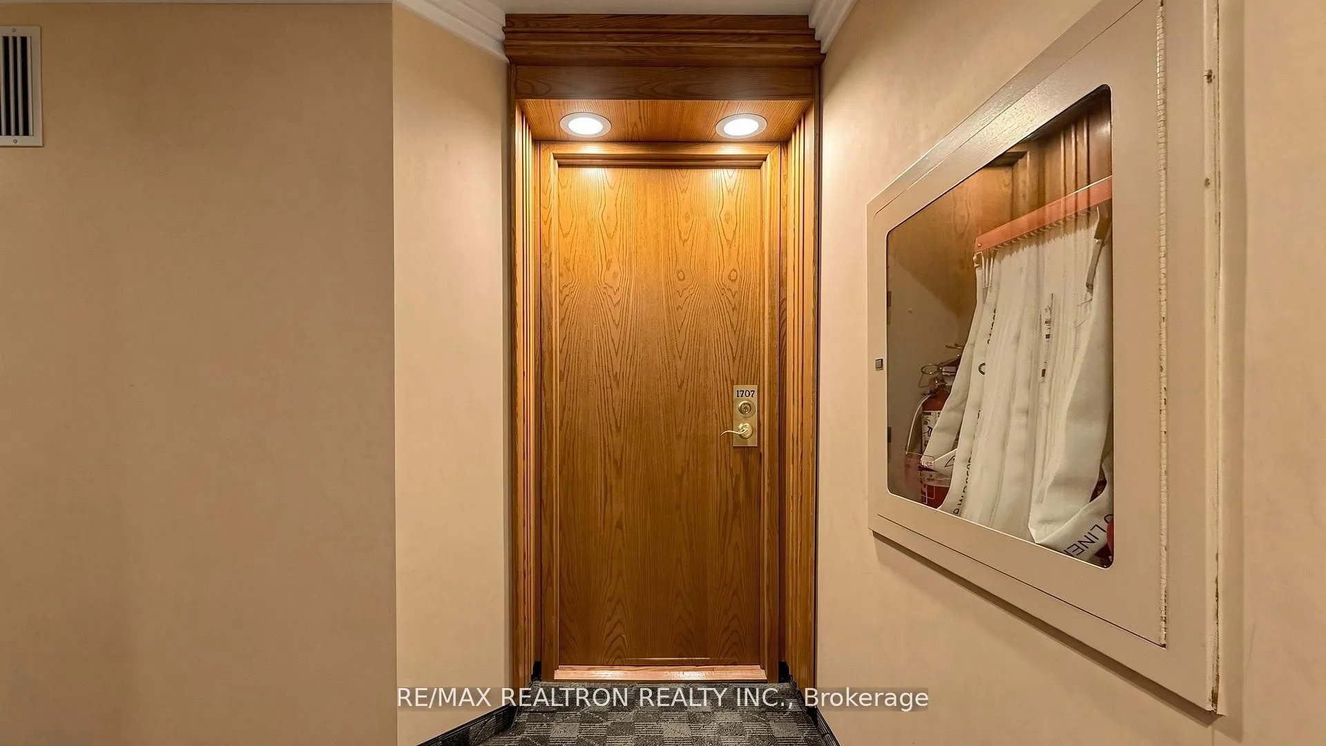 18 Hollywood Avenue #1707