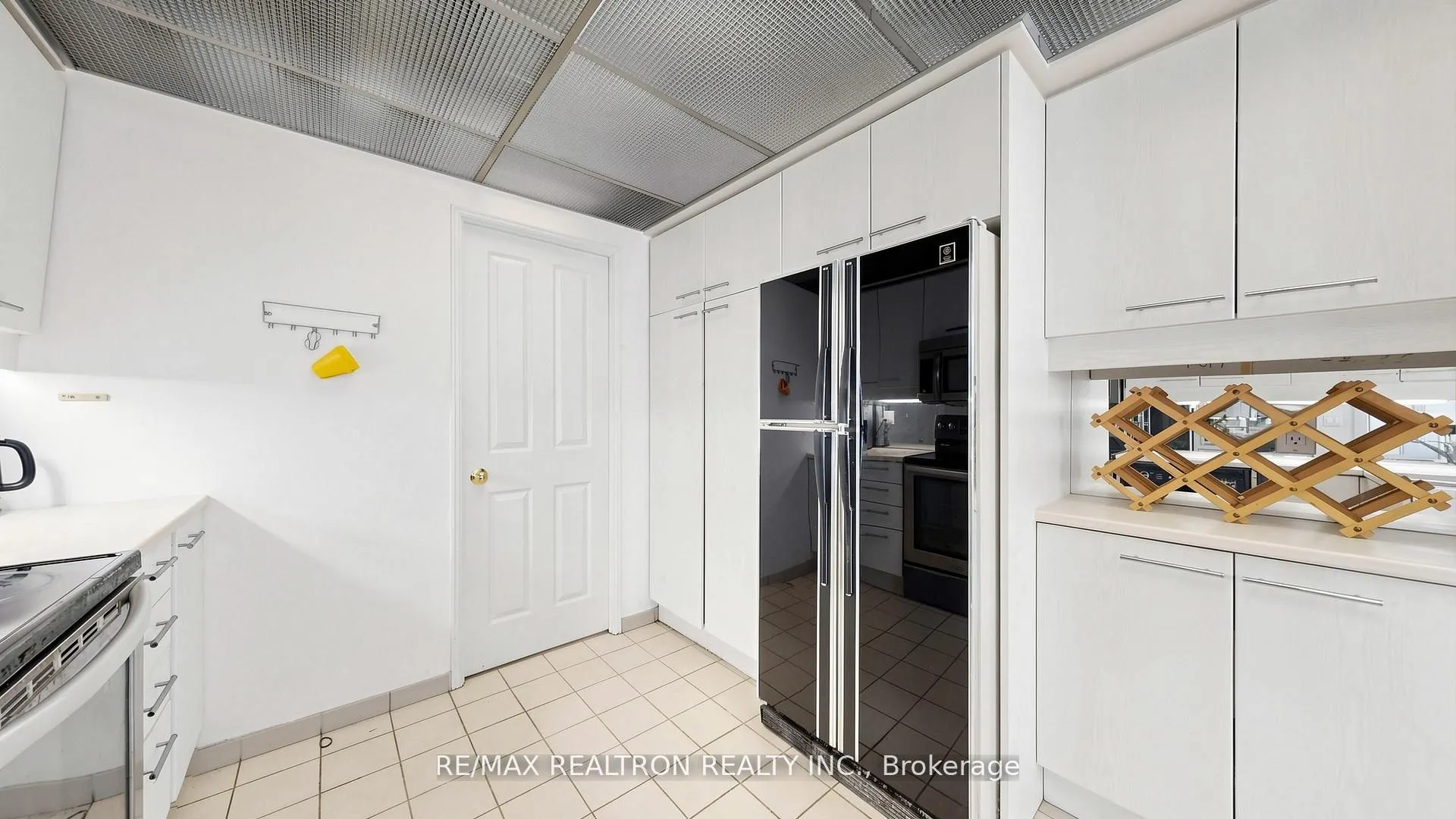 18 Hollywood Avenue #1707