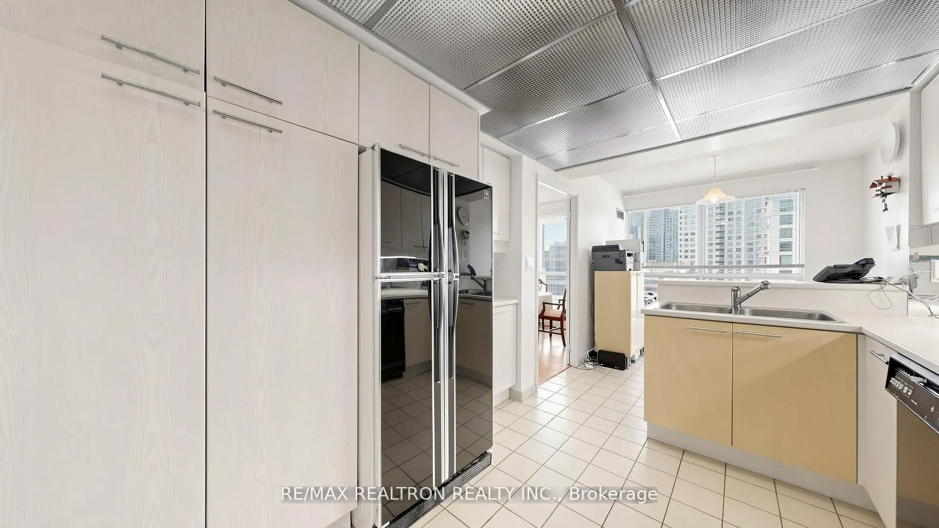 18 Hollywood Avenue #1707