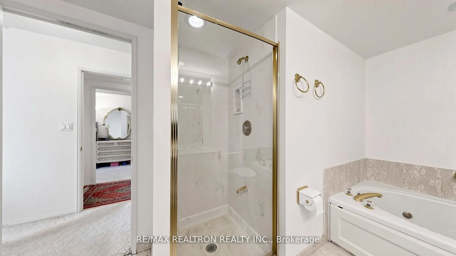 18 Hollywood Avenue #1707