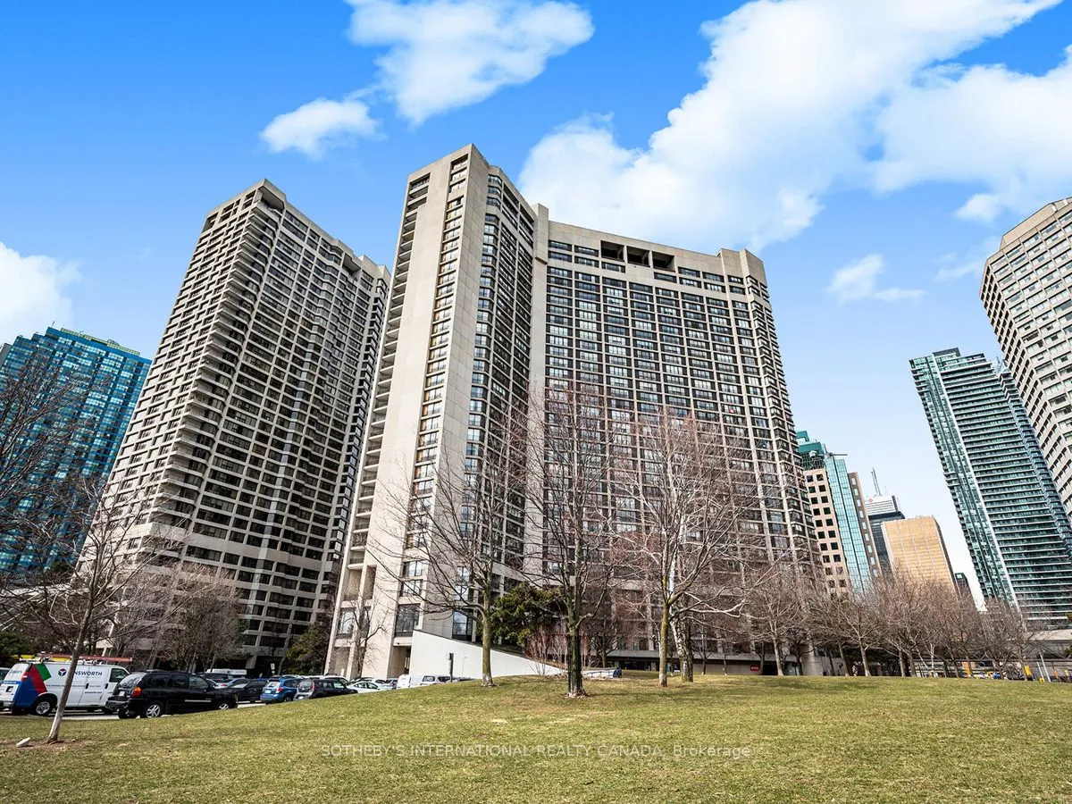 33 Harbour Square #1008