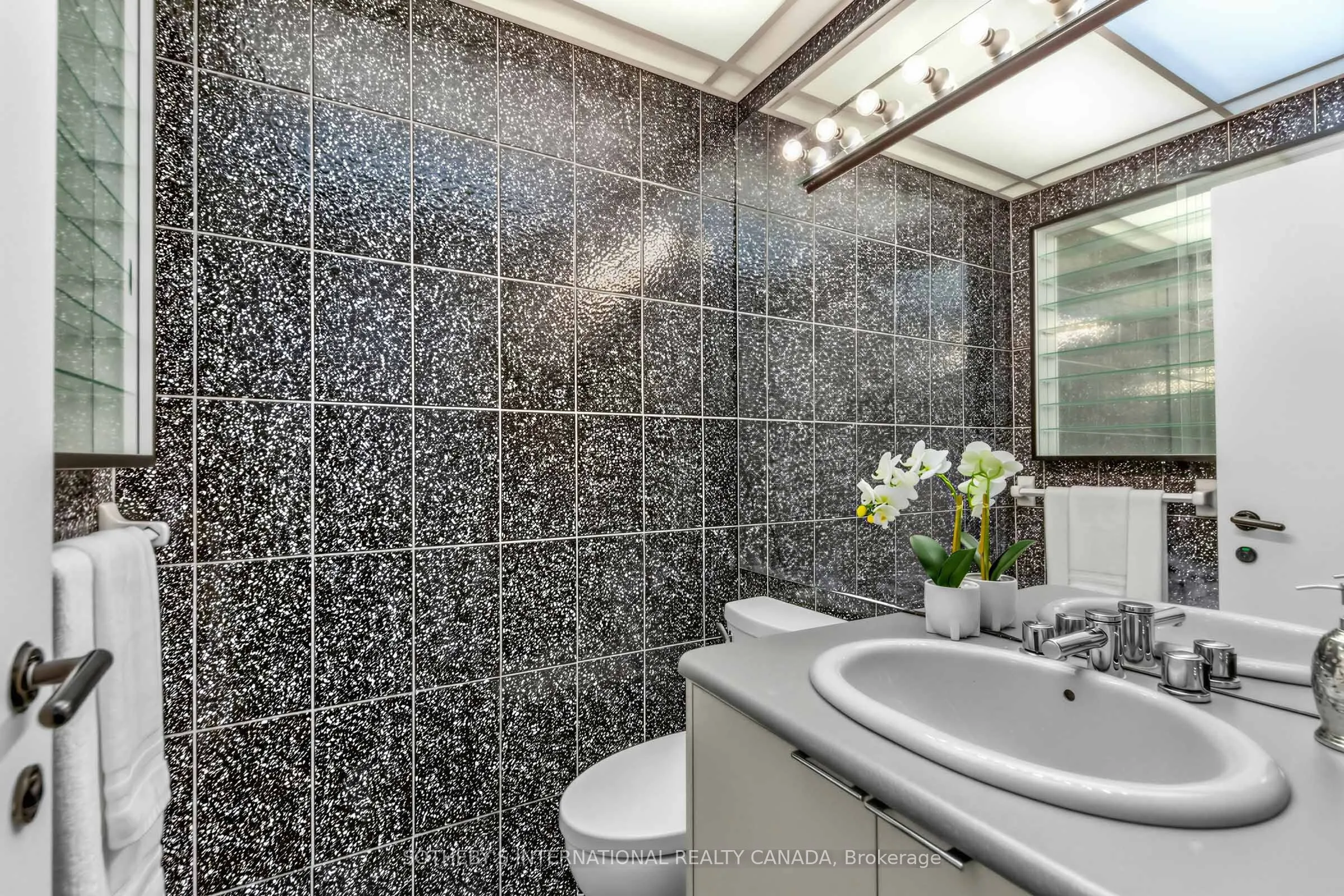 33 Harbour Square #1008