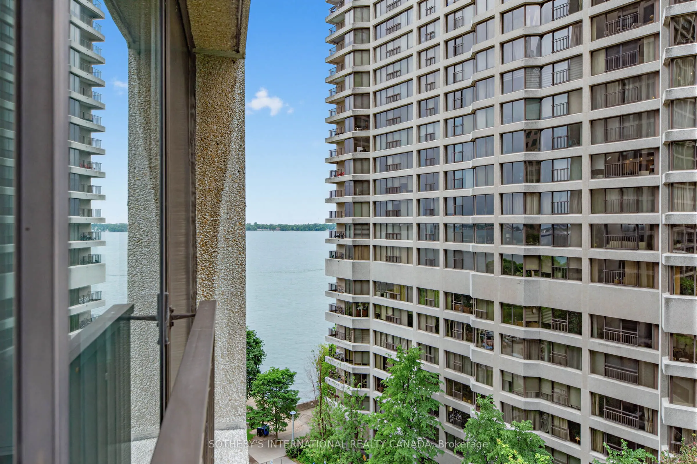 33 Harbour Square #1008