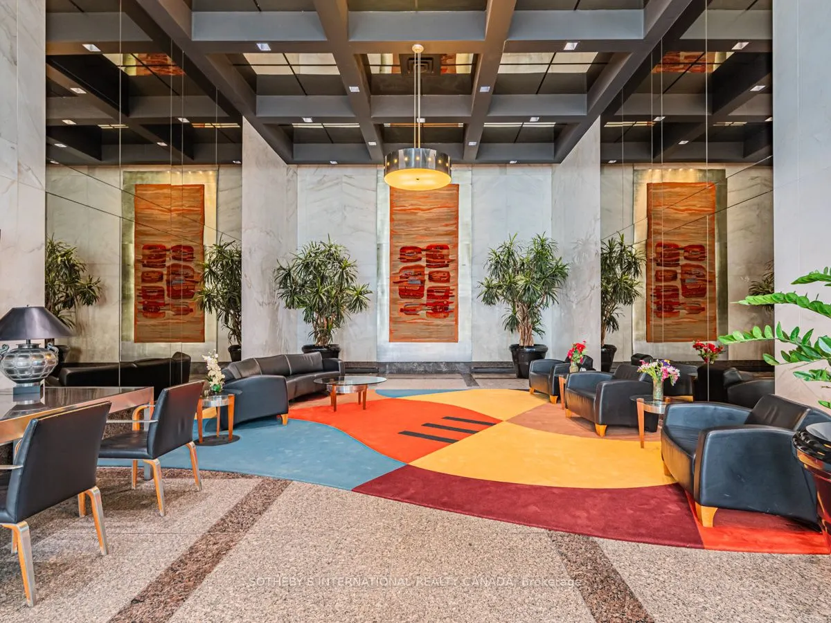 33 Harbour Square #1008