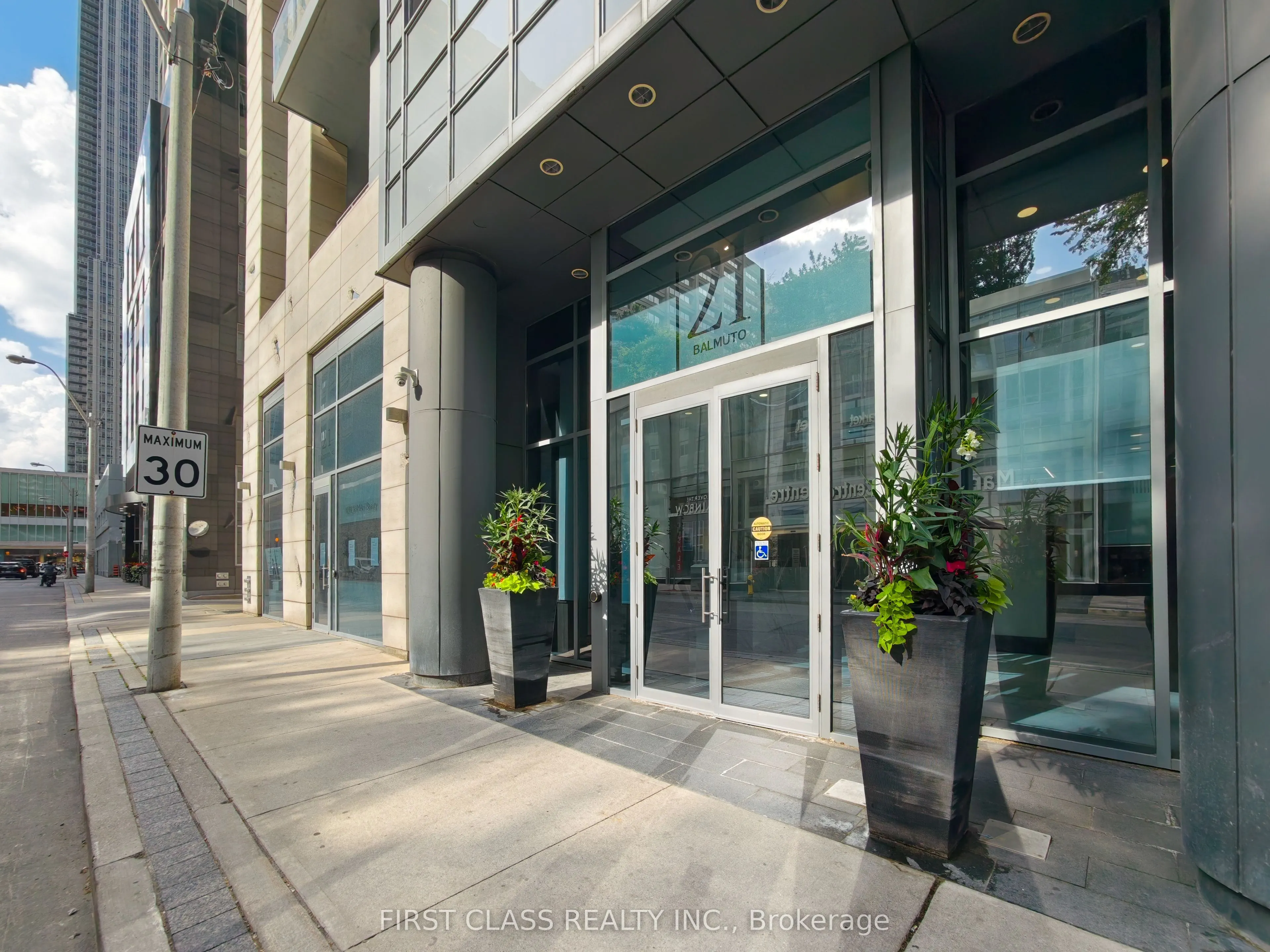 21 Balmuto Street #2501