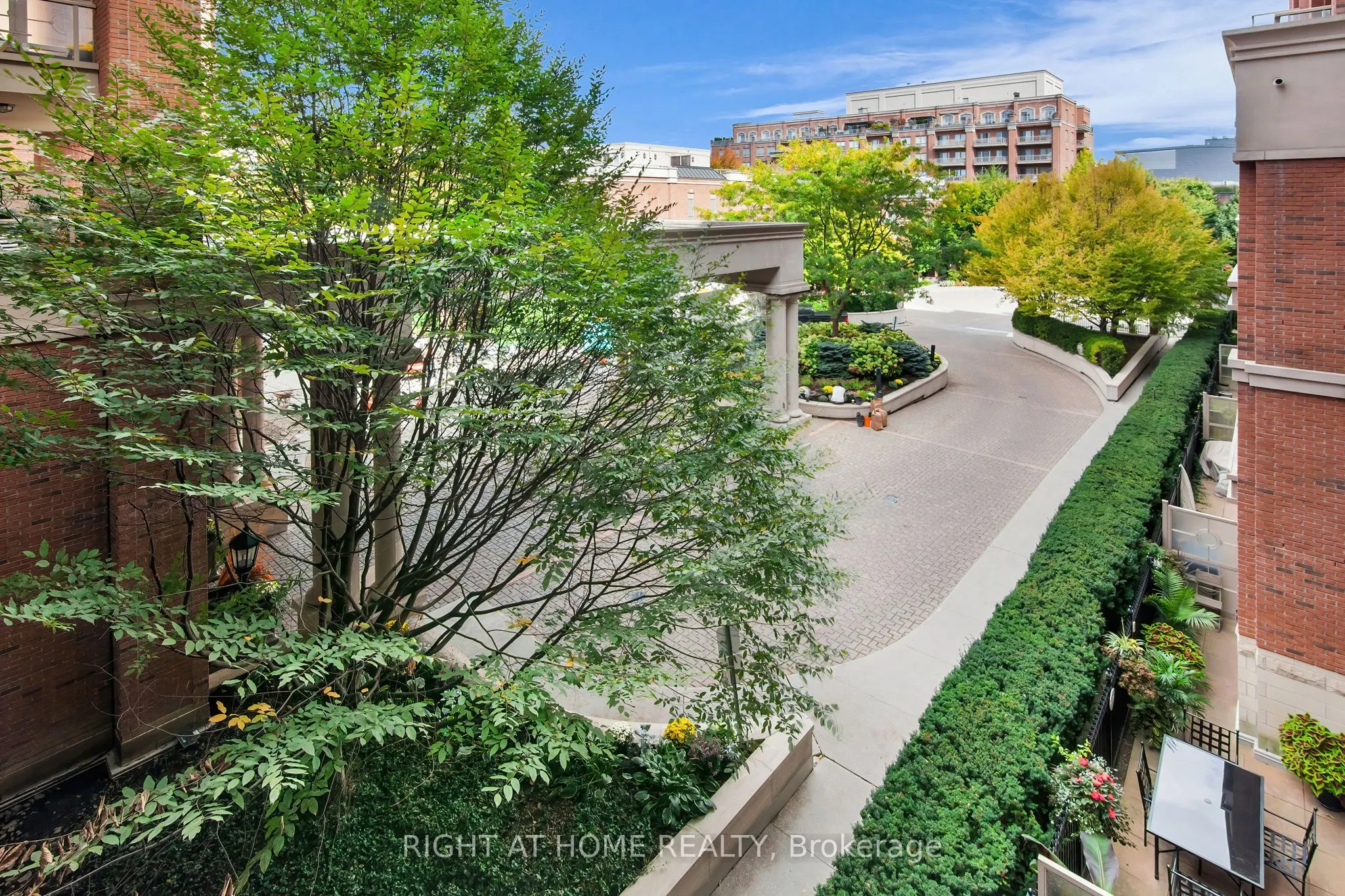 20 Burkebrook Place #306