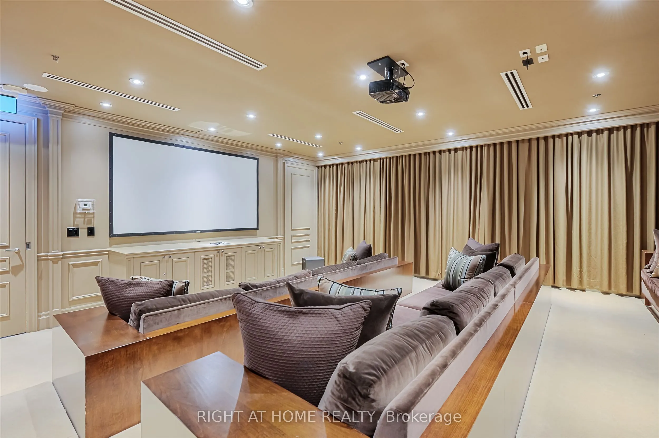 20 Burkebrook Place #306