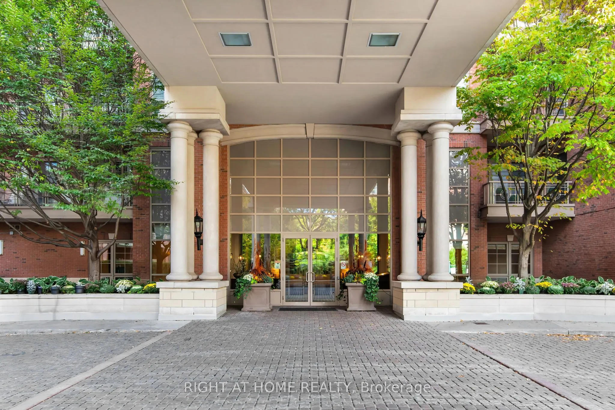 20 Burkebrook Place #306