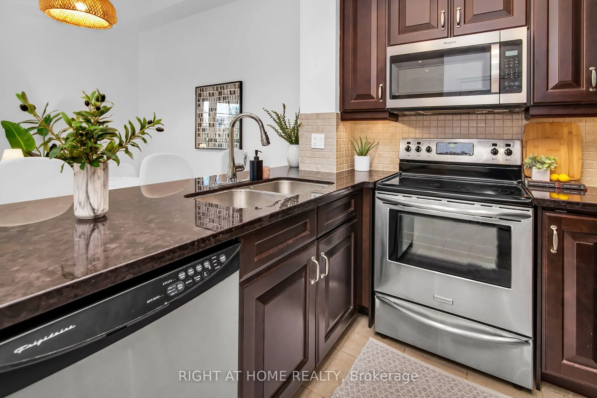 20 Burkebrook Place #306