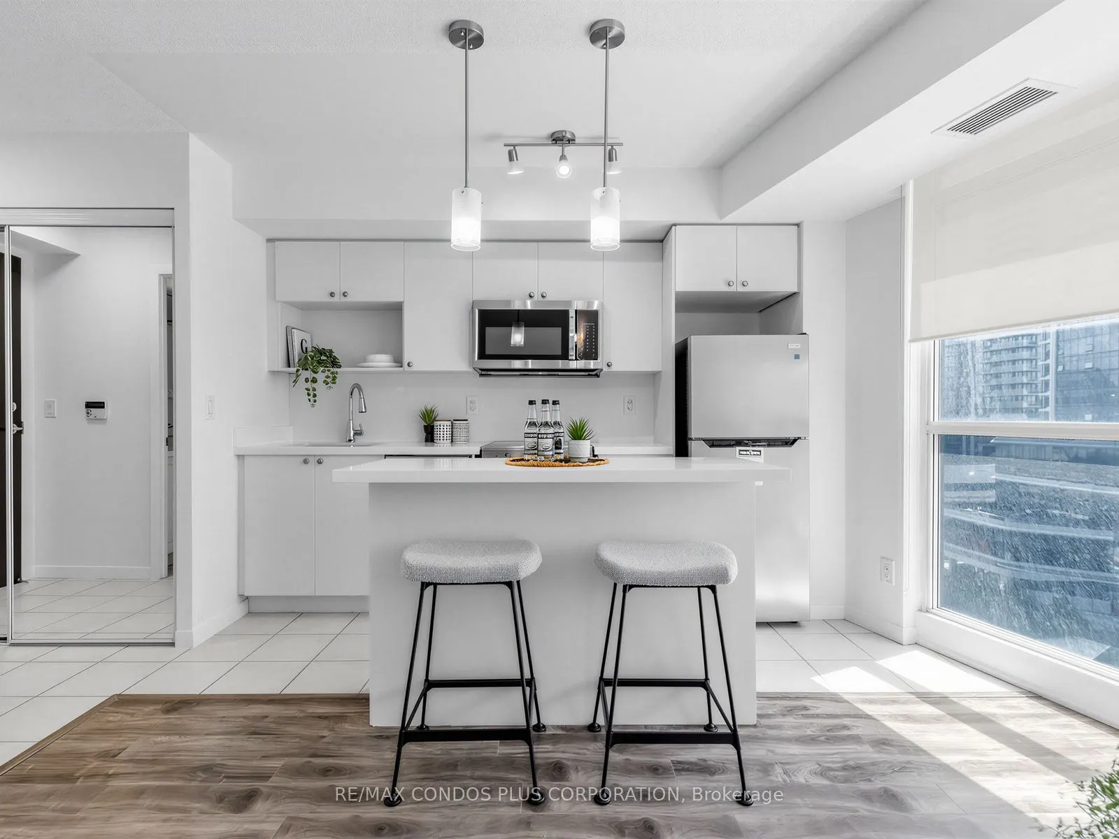18 Yonge Street #1012