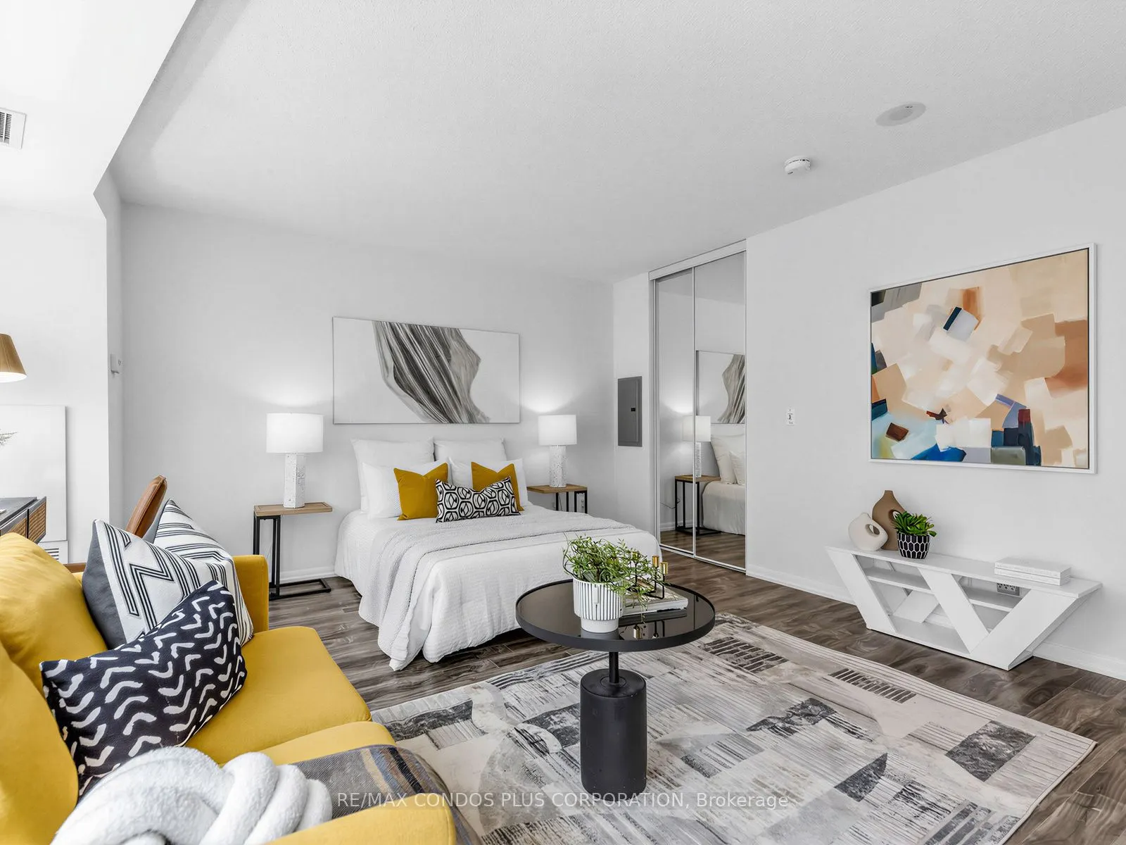 18 Yonge Street #1012