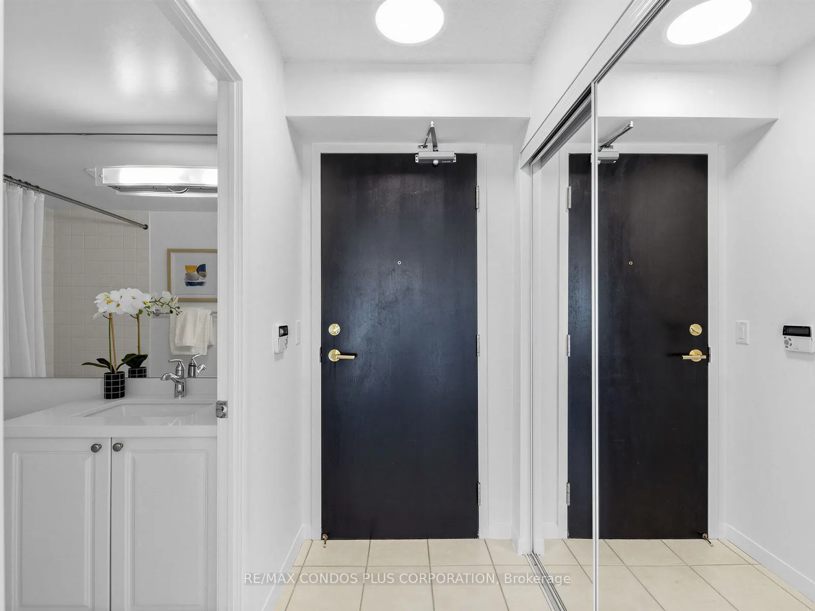 18 Yonge Street #1012