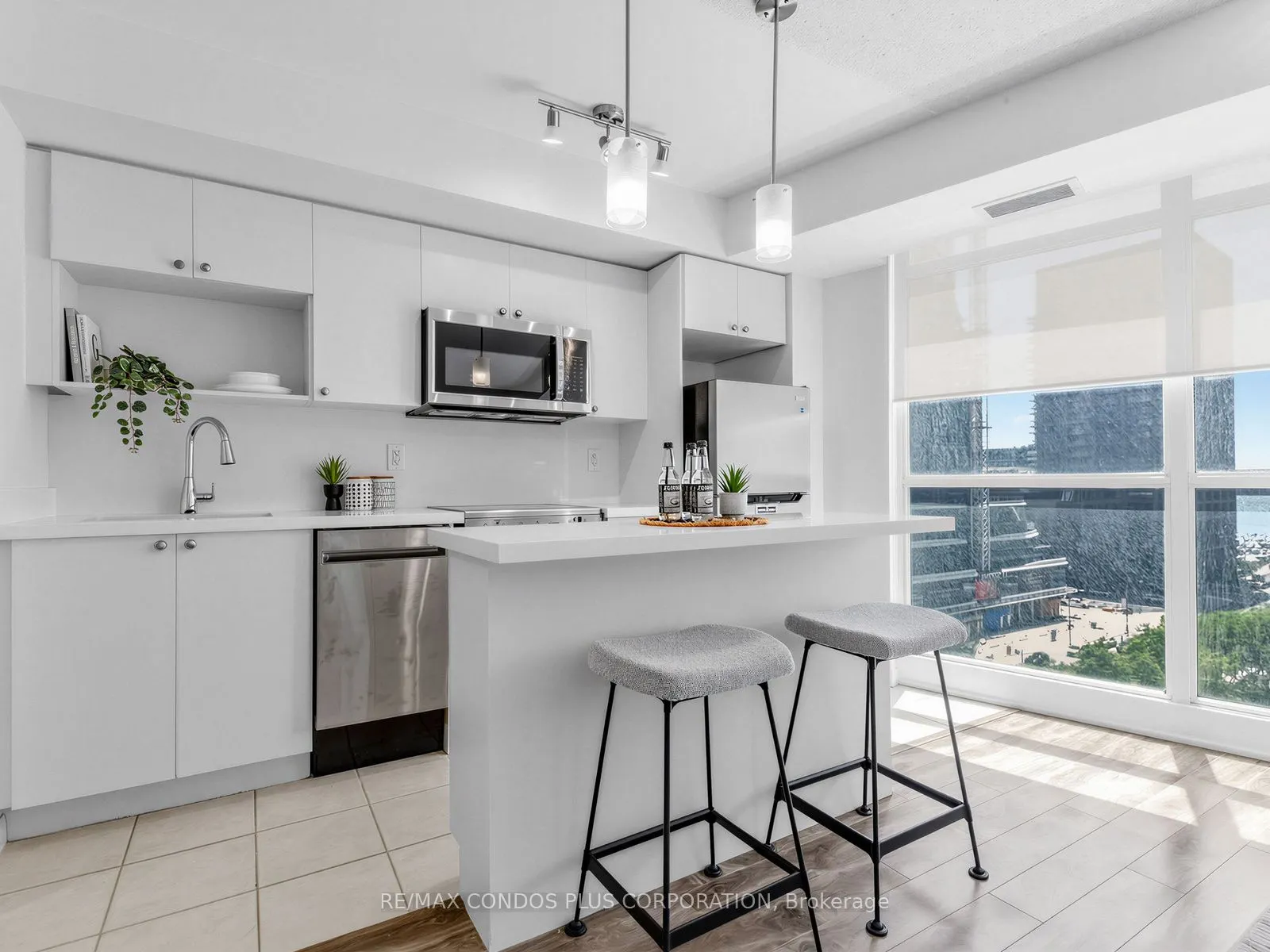 18 Yonge Street #1012