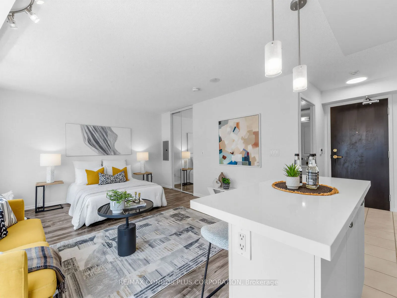 18 Yonge Street #1012