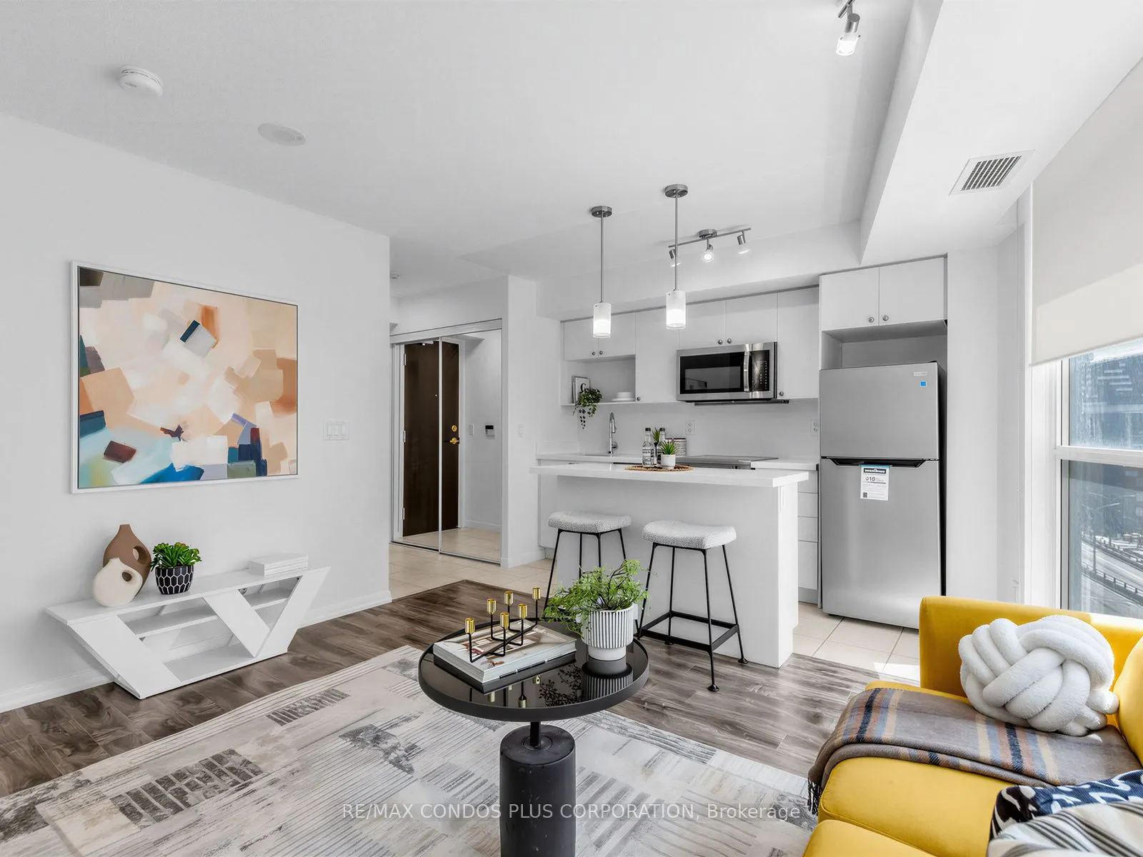 18 Yonge Street #1012