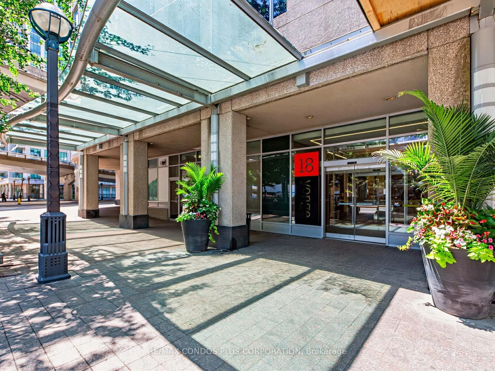 18 Yonge Street #1012