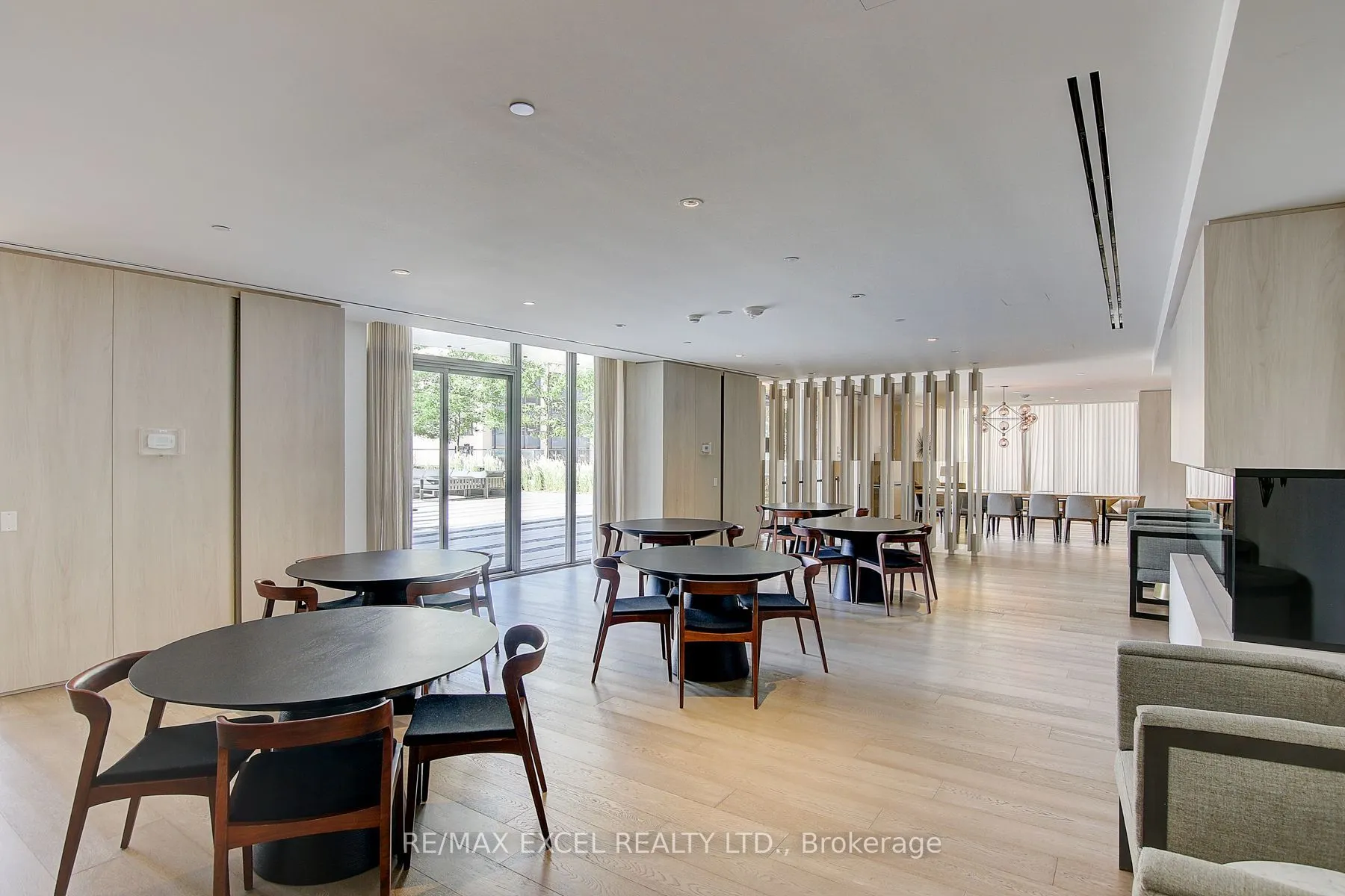 200 Bloor Street W #2201