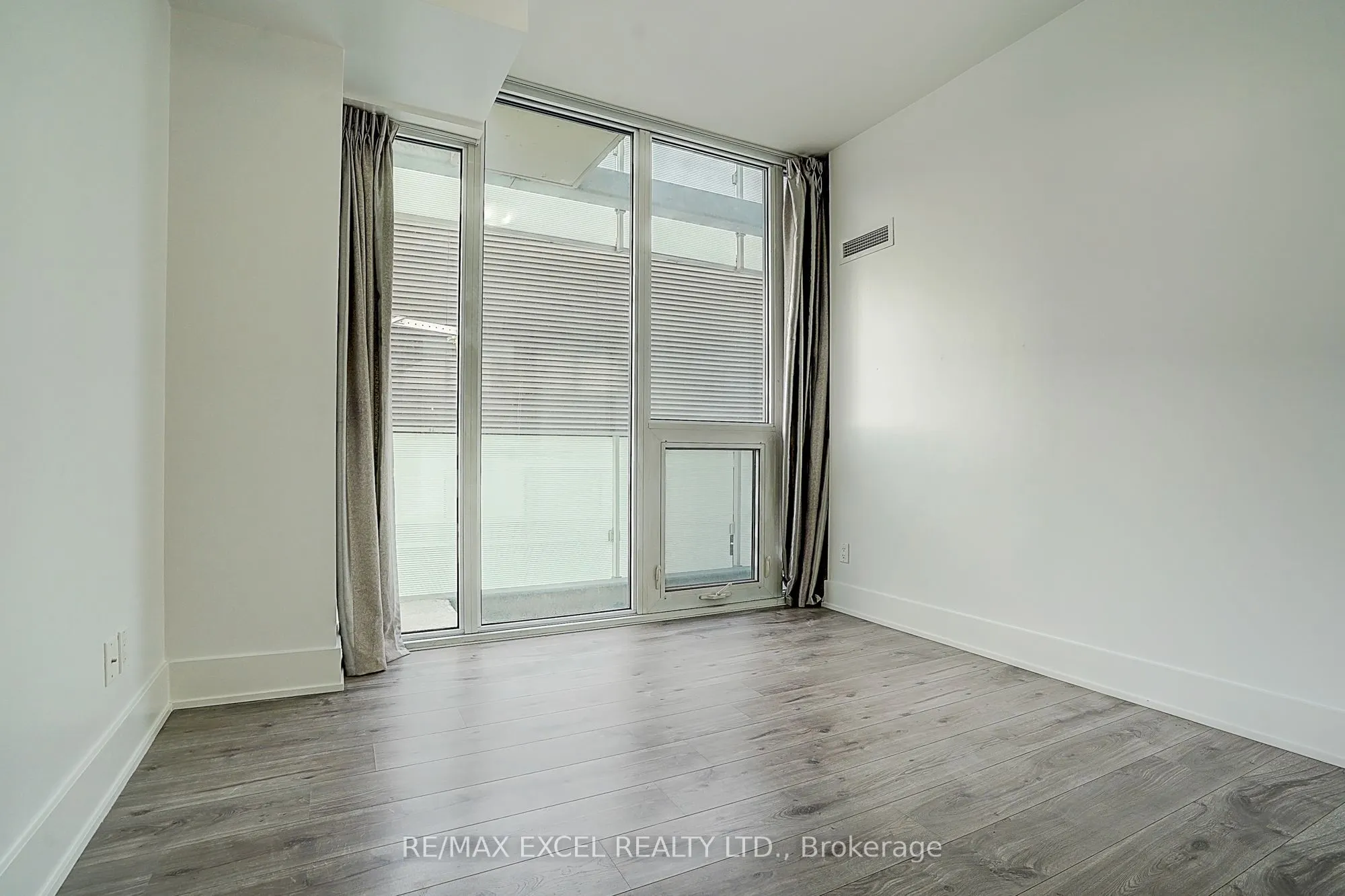 200 Bloor Street W #2201