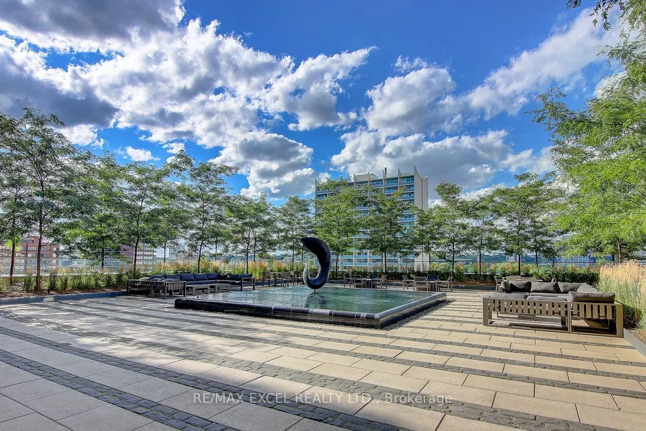 200 Bloor Street W #2201
