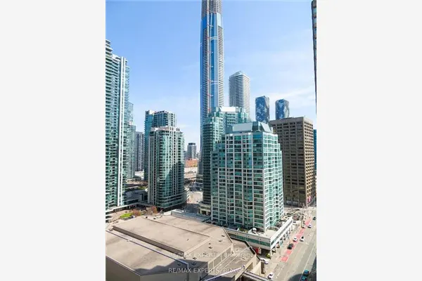33 Harbour Square #1013