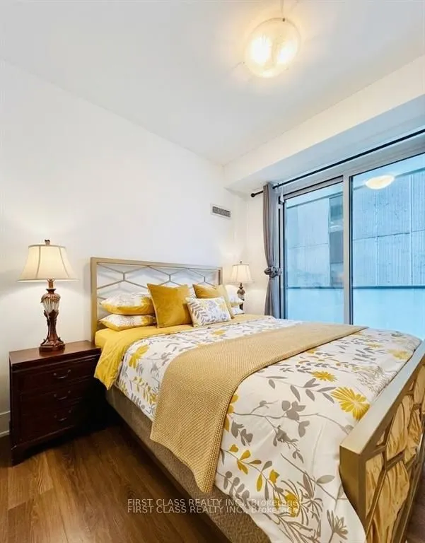 200 Bloor Street W #1405