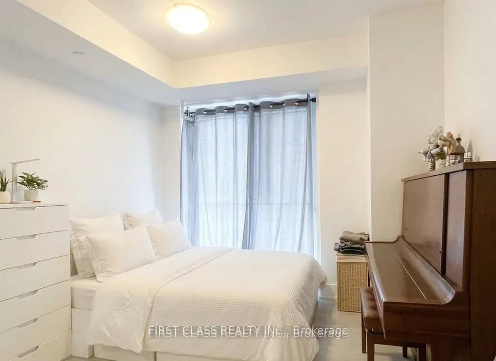 200 Bloor Street W #1405