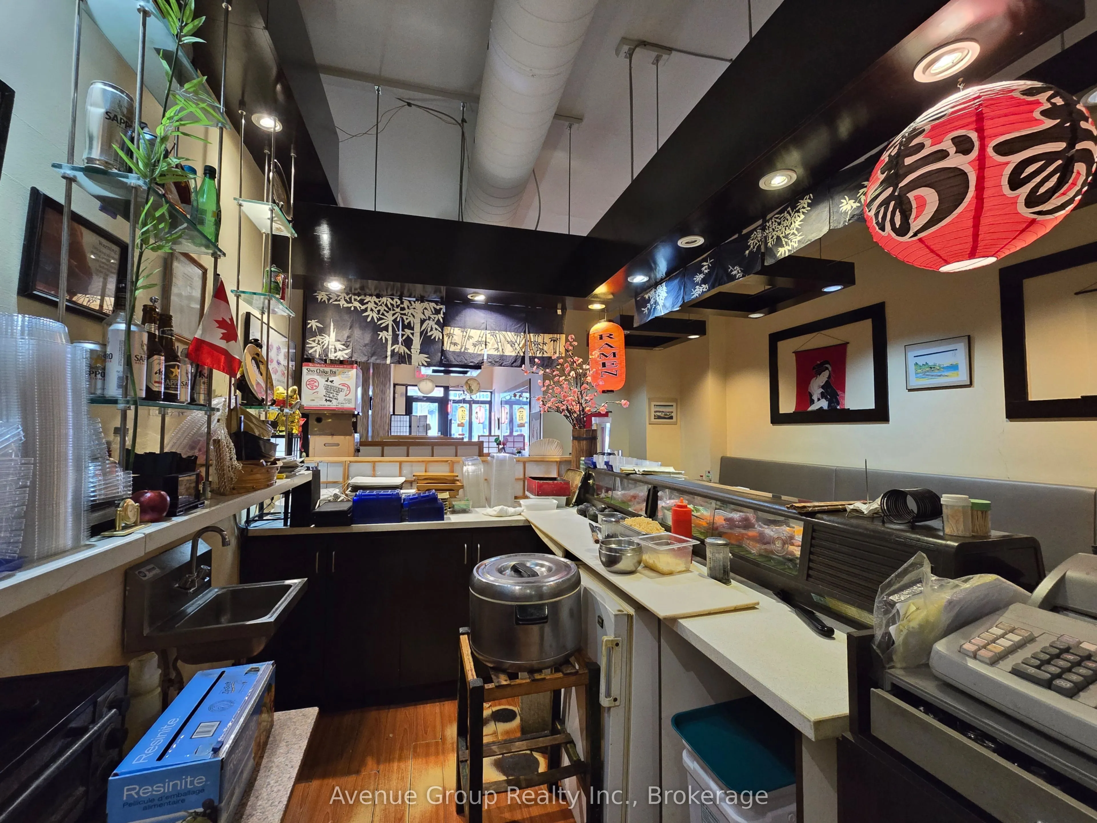 376 Eglinton Avenue W