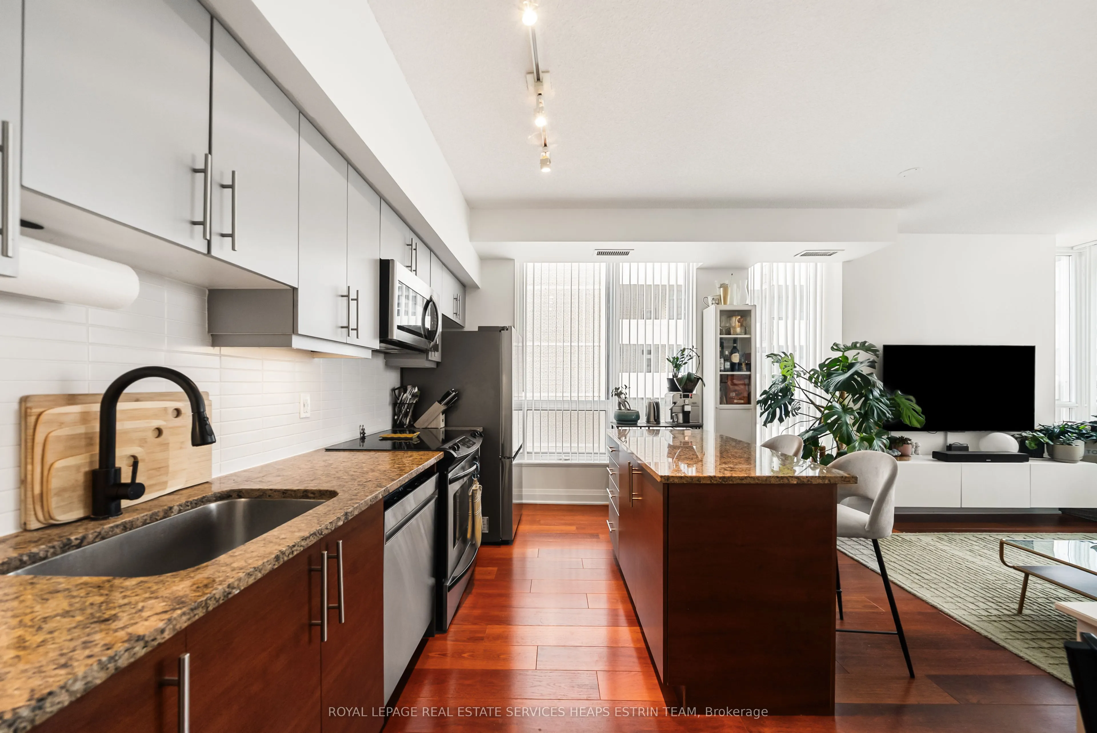 83 Redpath Avenue #704