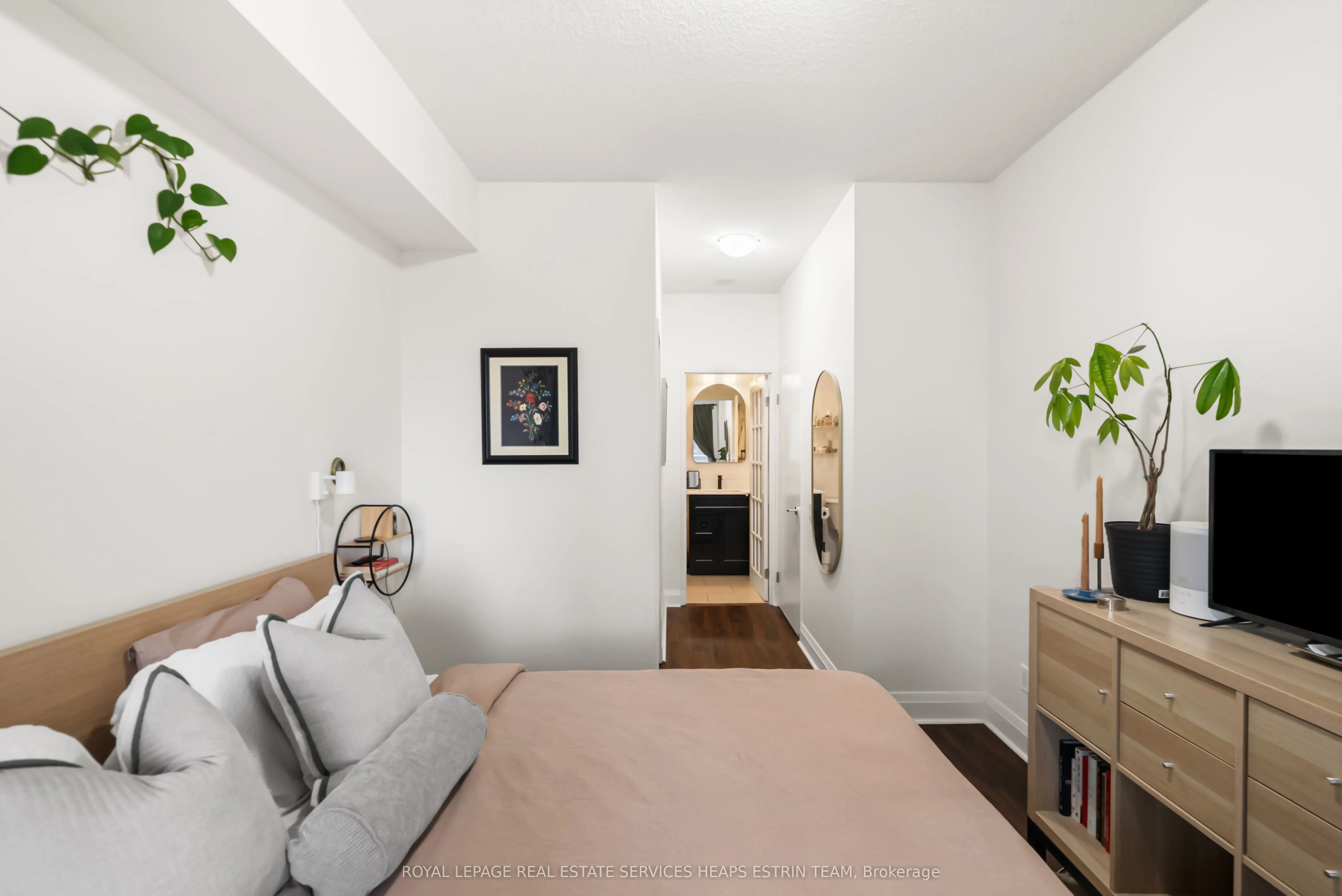 83 Redpath Avenue #704
