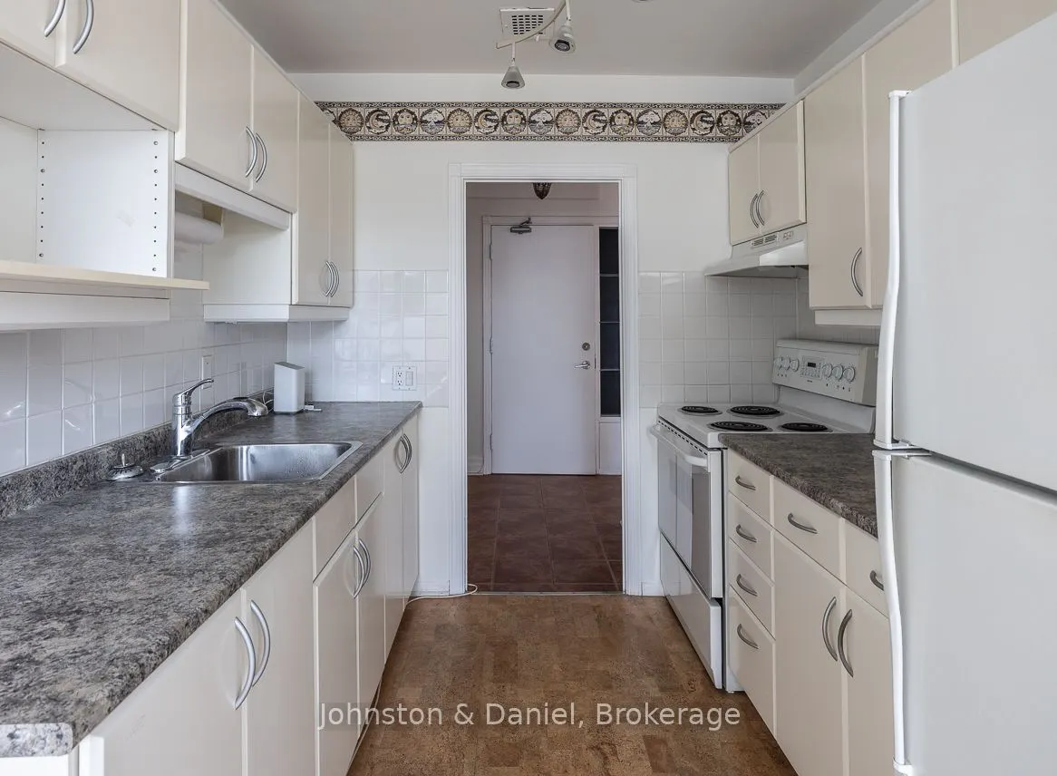 660 Eglinton Avenue W #716