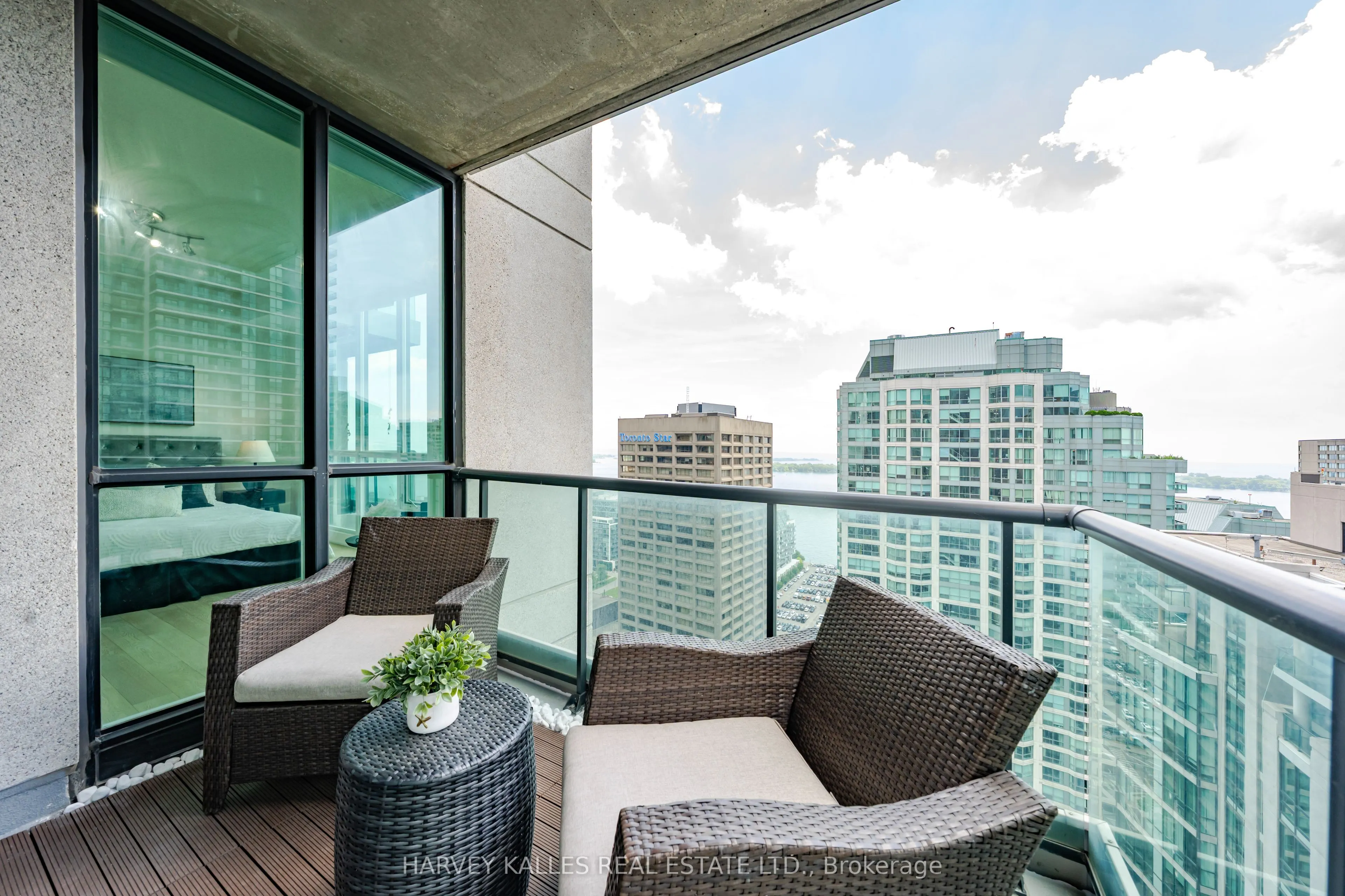 16 Yonge Street #3211
