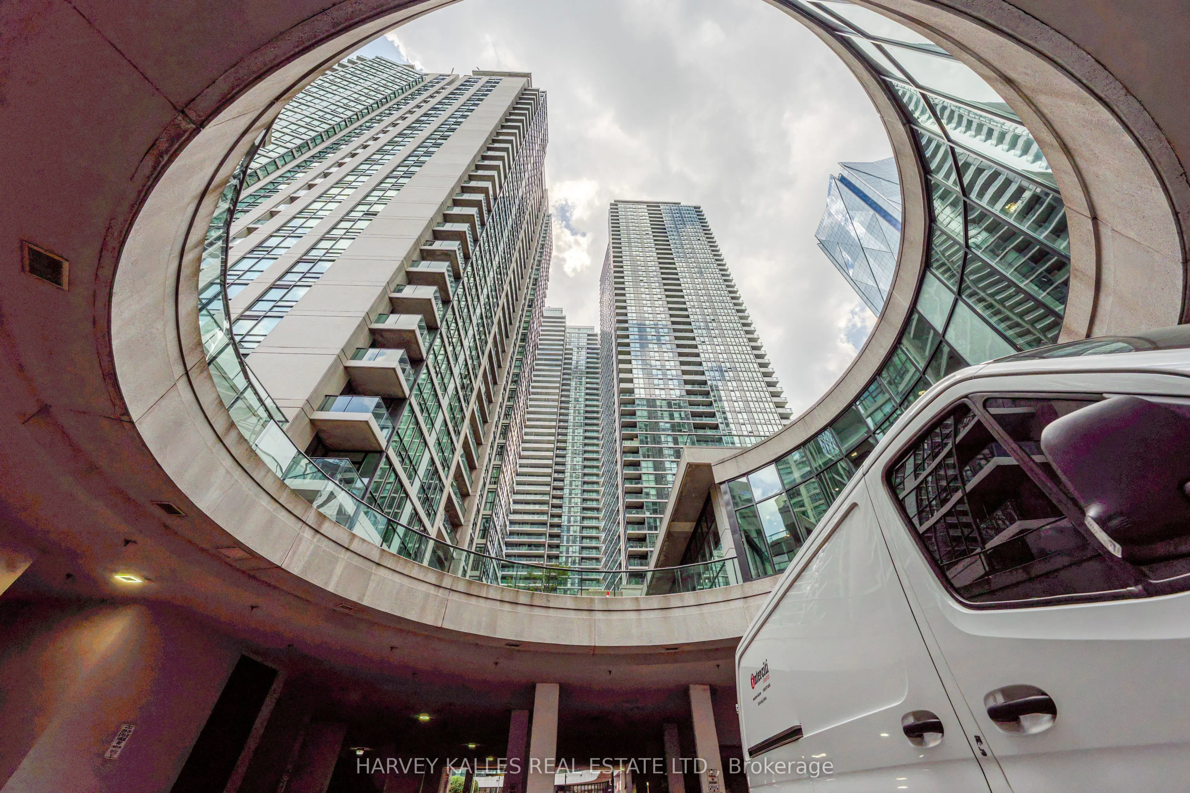 16 Yonge Street #3211