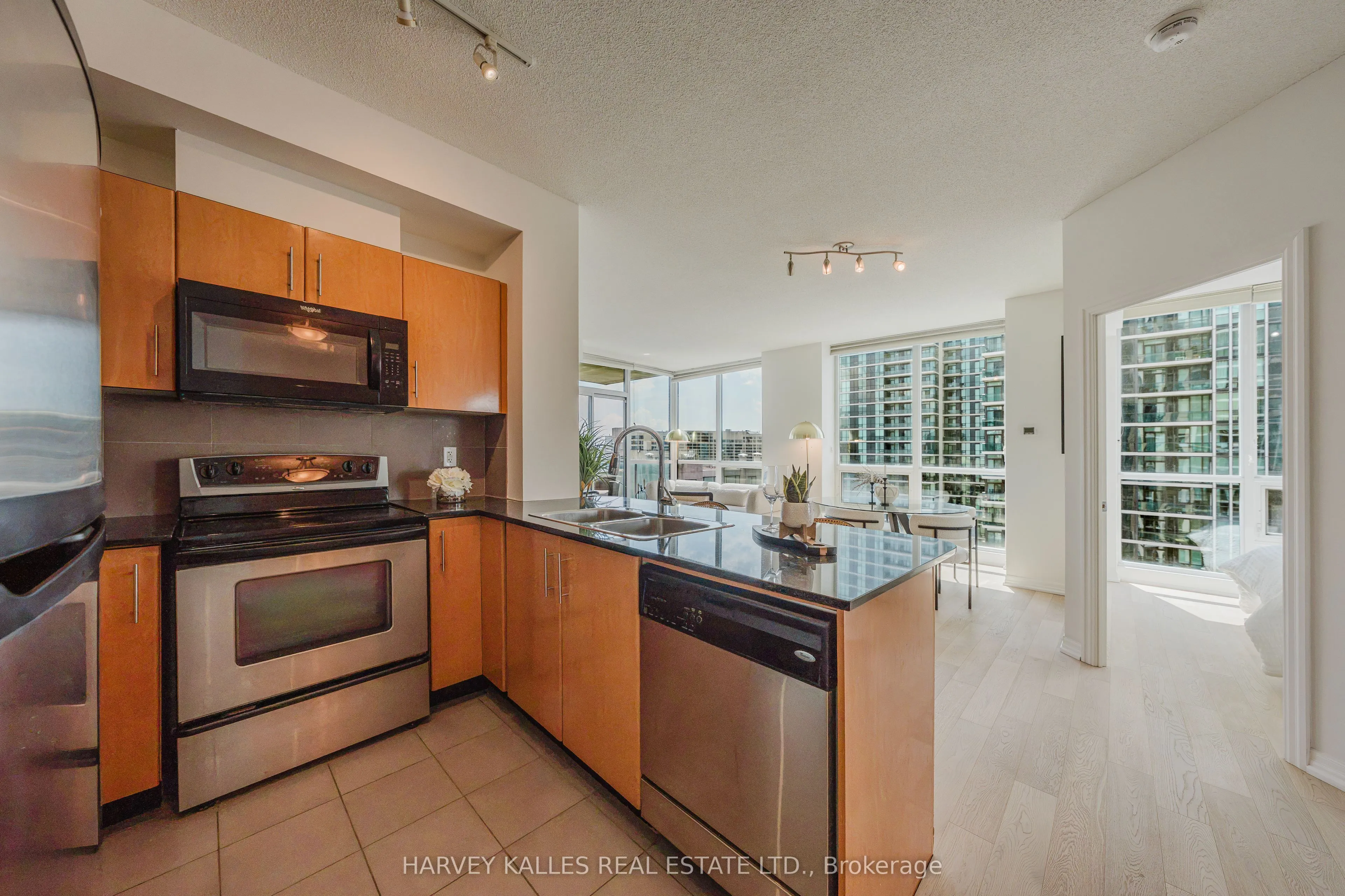 16 Yonge Street #3211