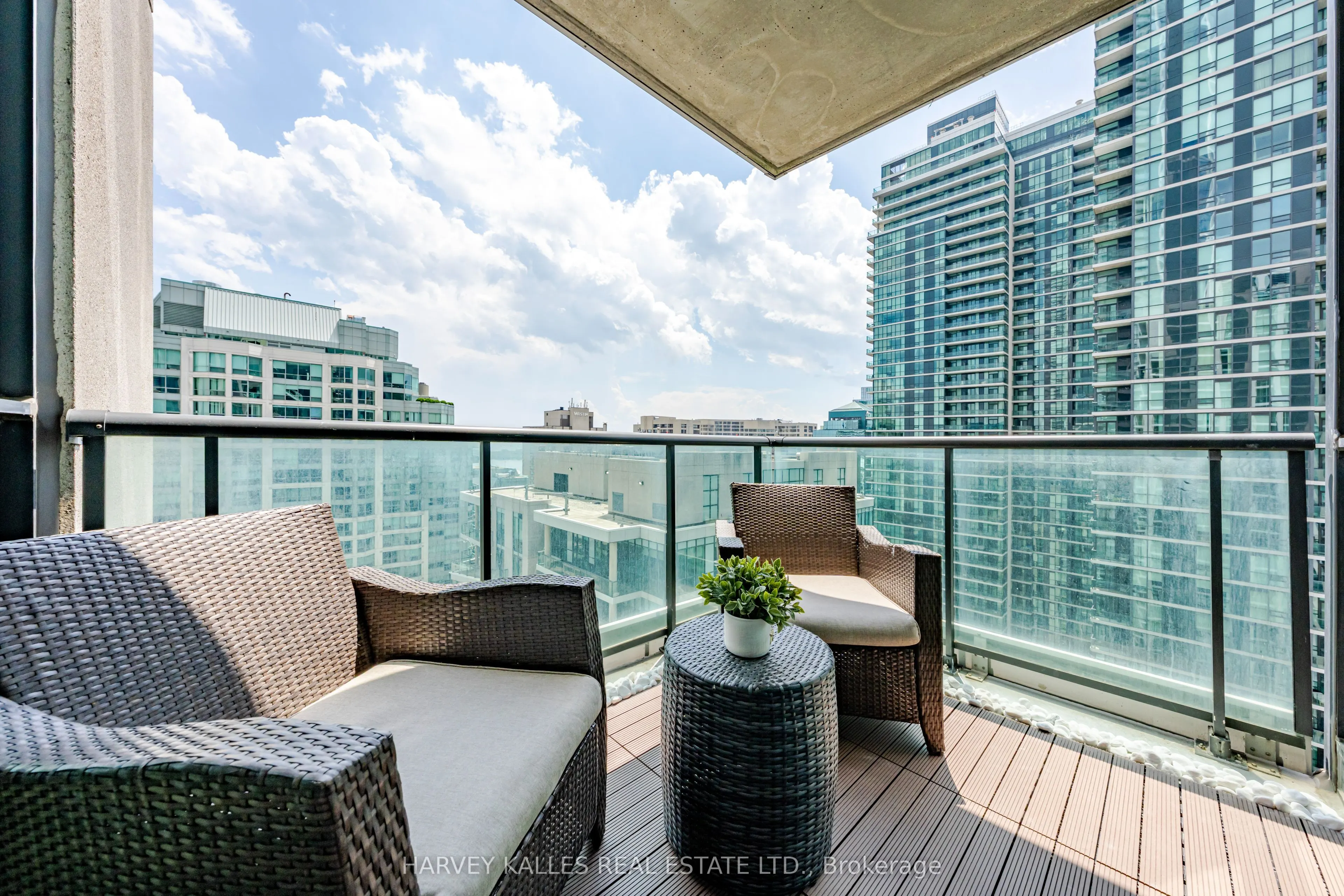 16 Yonge Street #3211