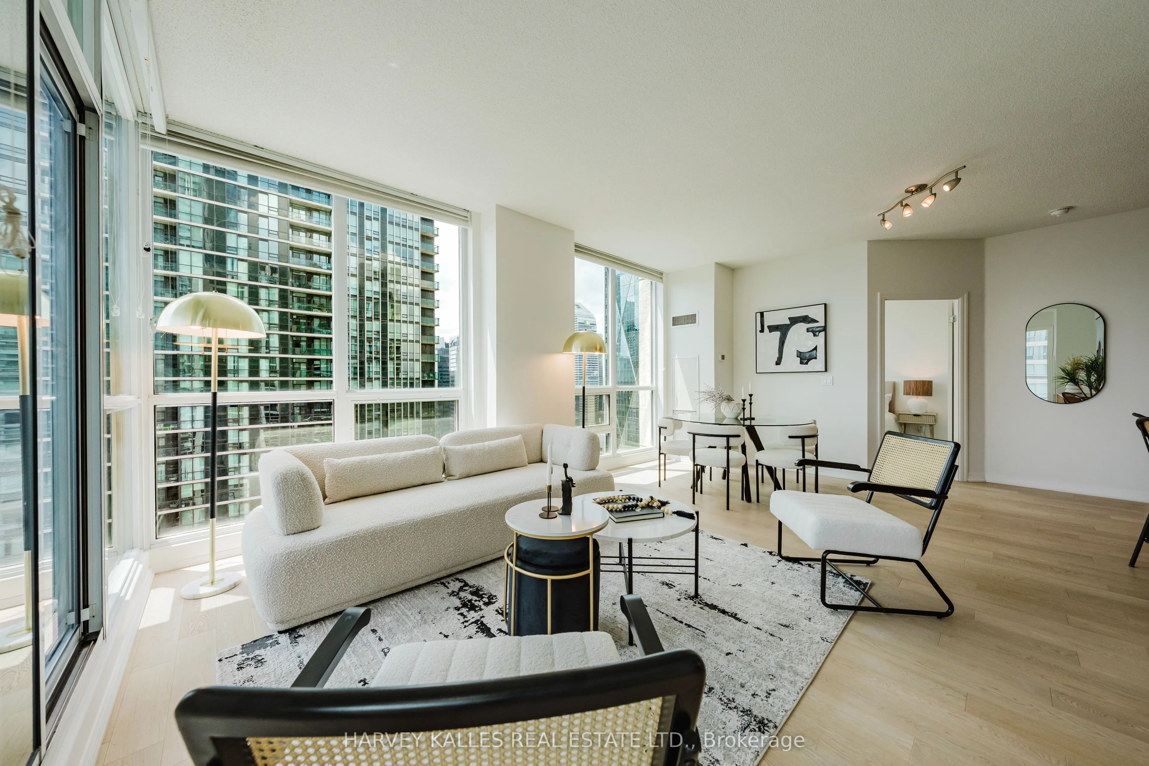 16 Yonge Street #3211