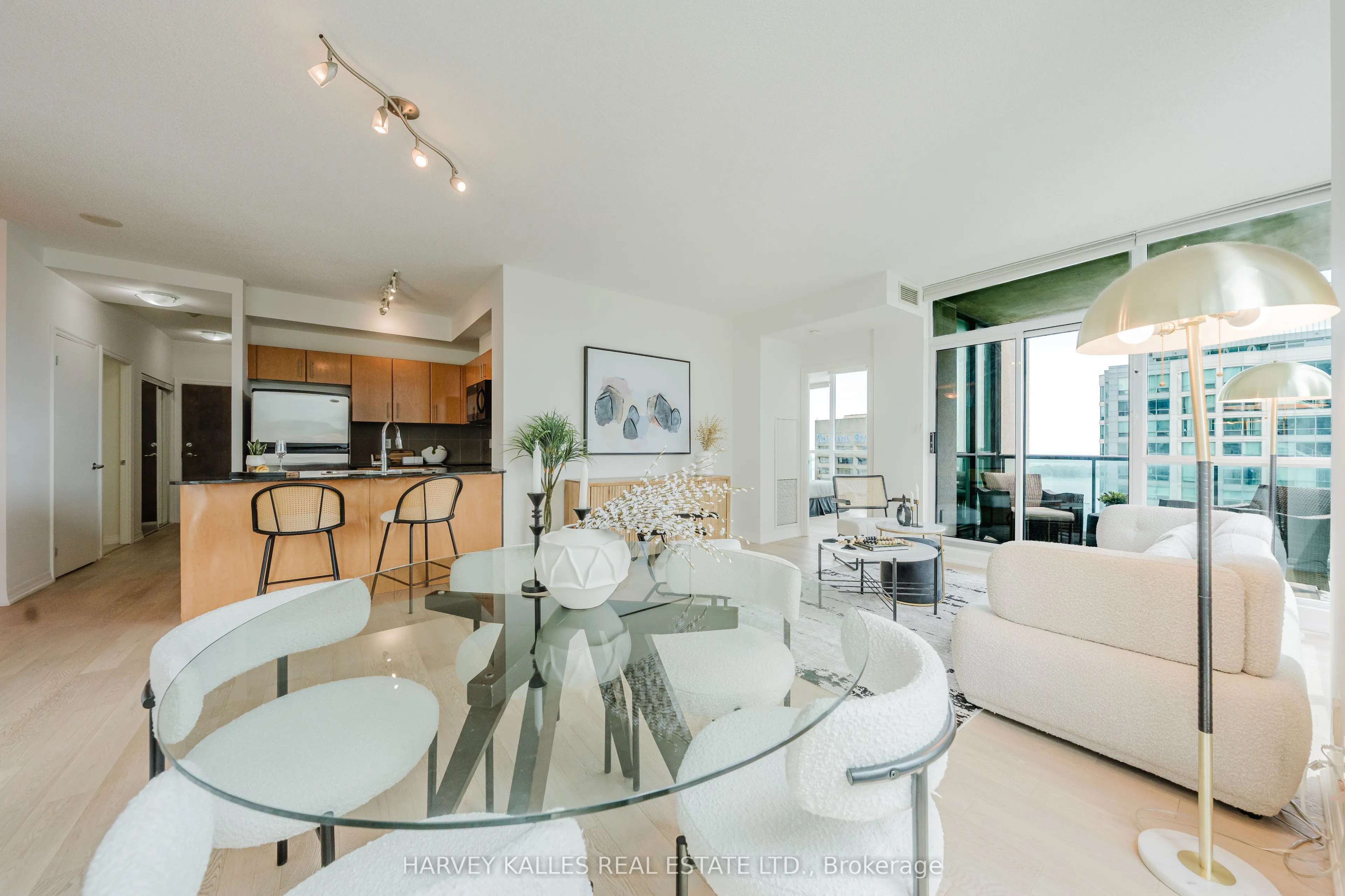 16 Yonge Street #3211