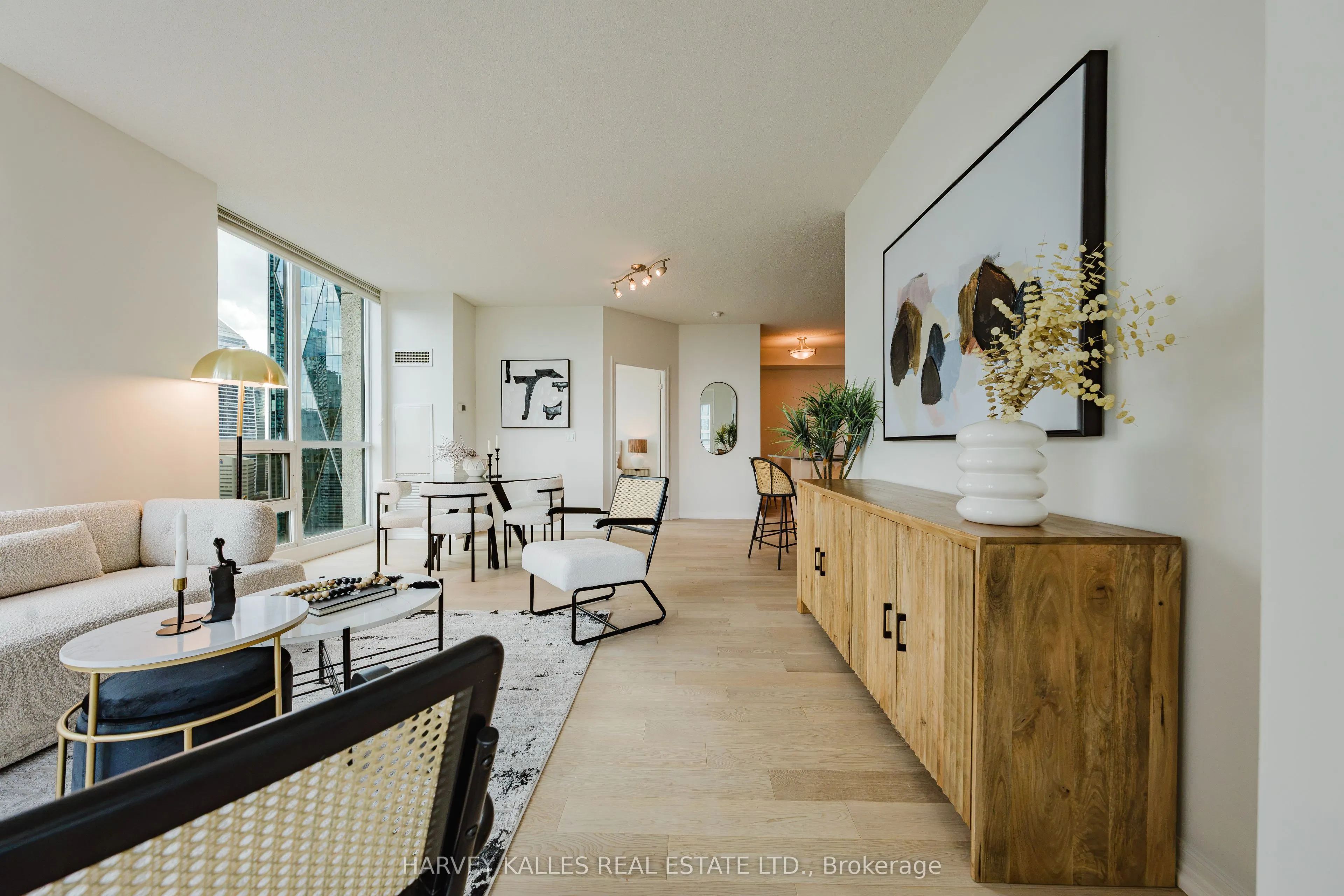 16 Yonge Street #3211