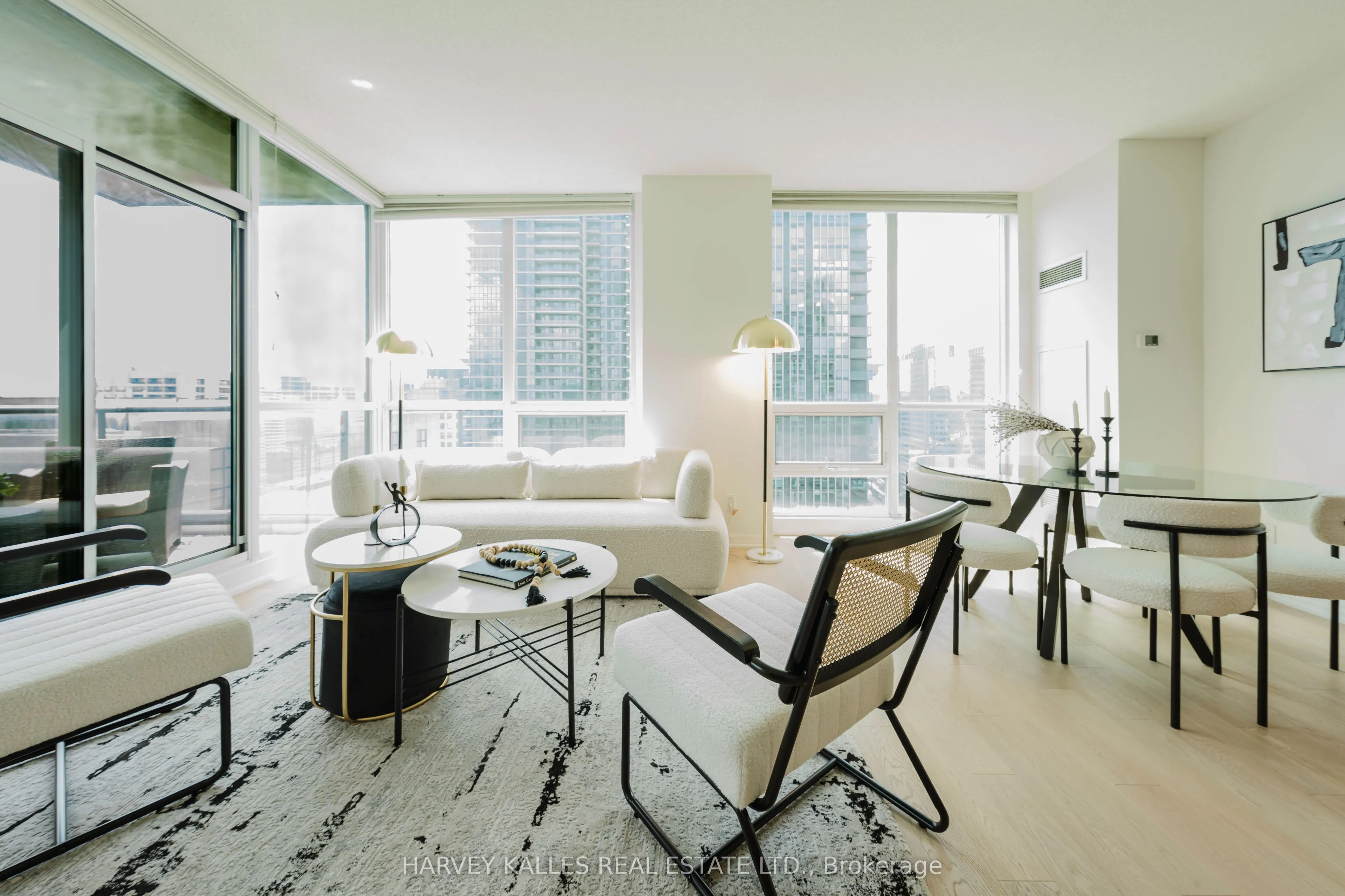 16 Yonge Street #3211