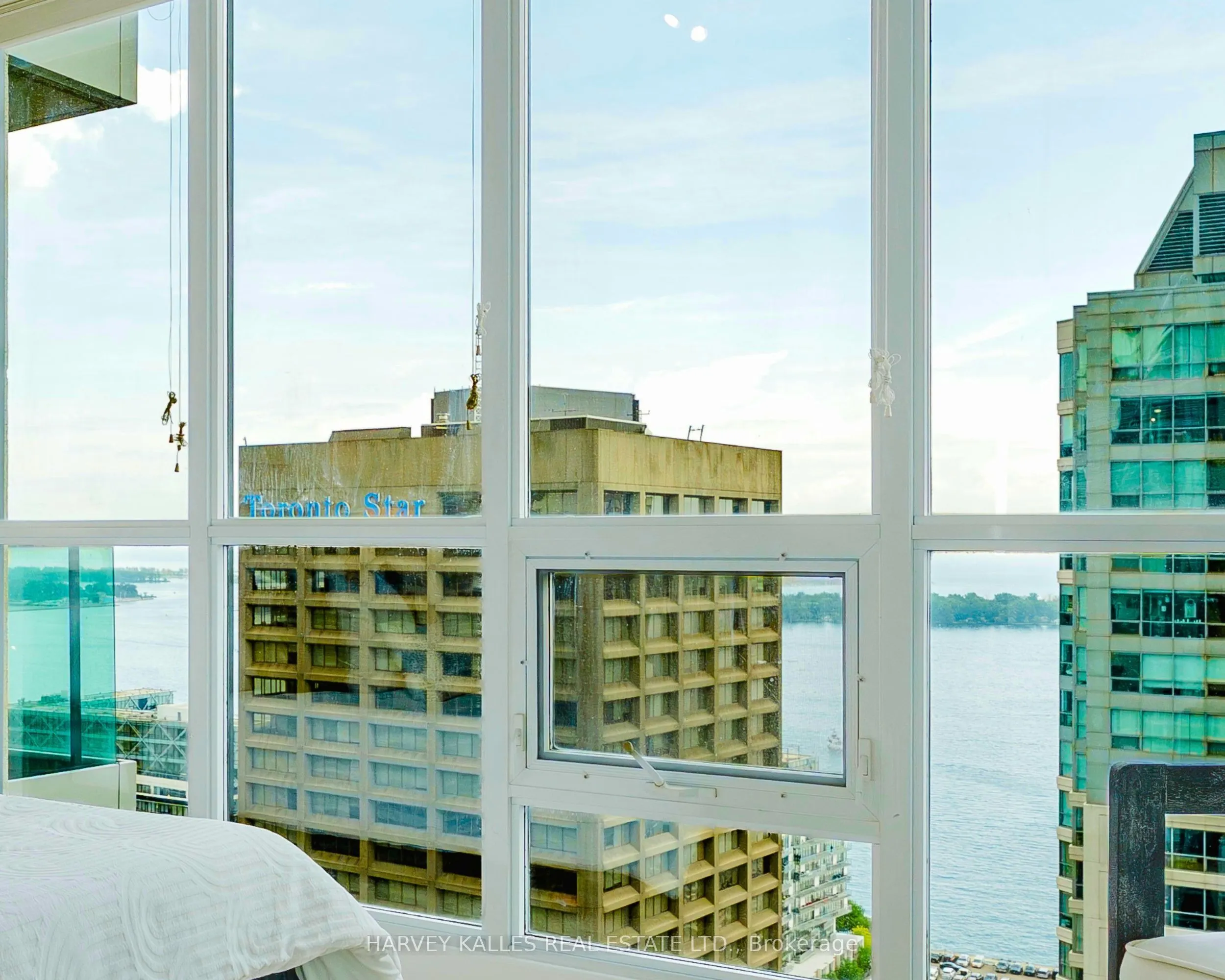 16 Yonge Street #3211